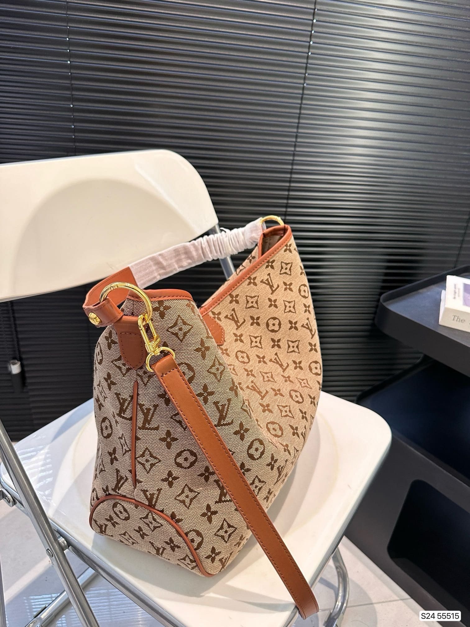 L0vis Vvtt0n CarryAll 55515