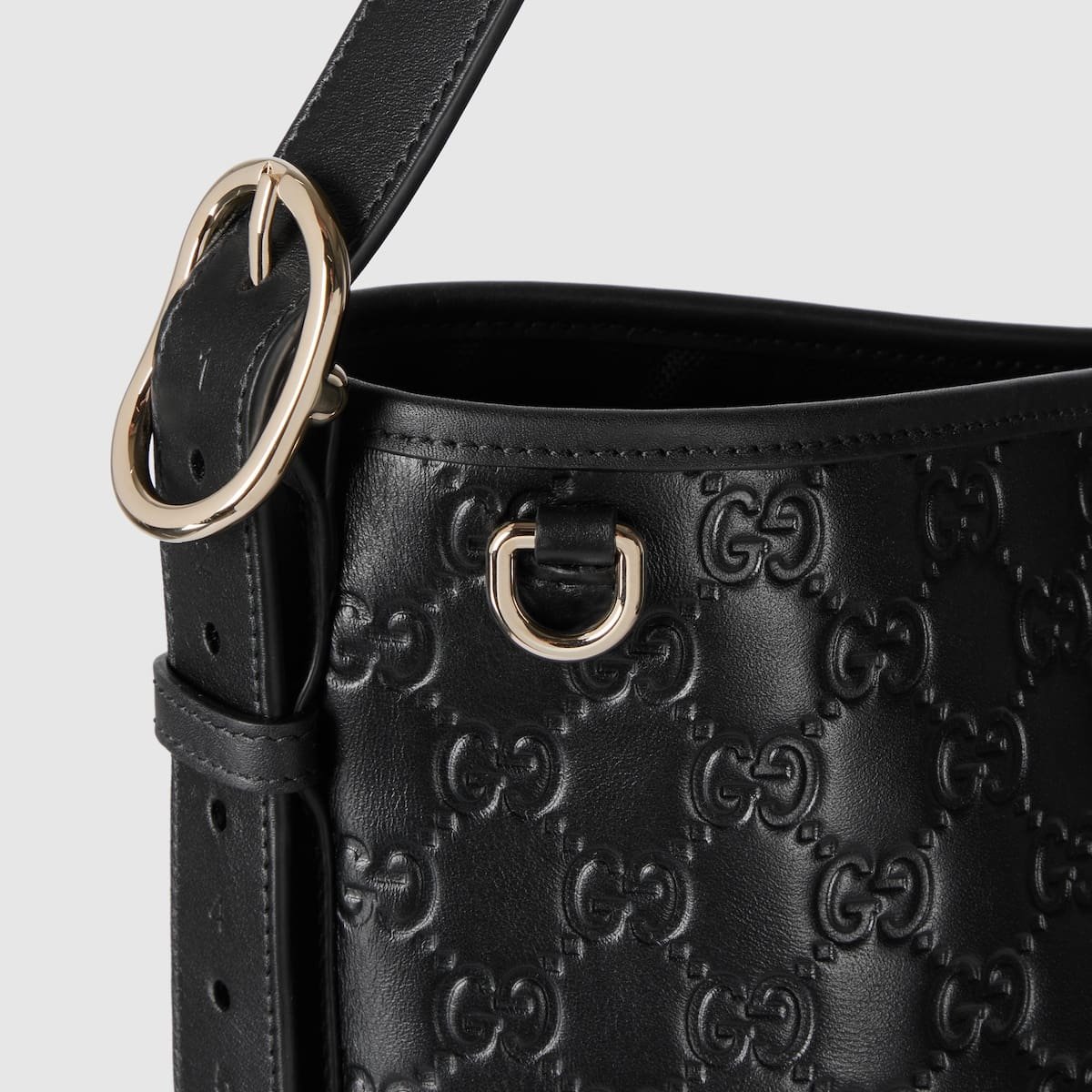 Gvc*1 Emblem medium shoulder bag