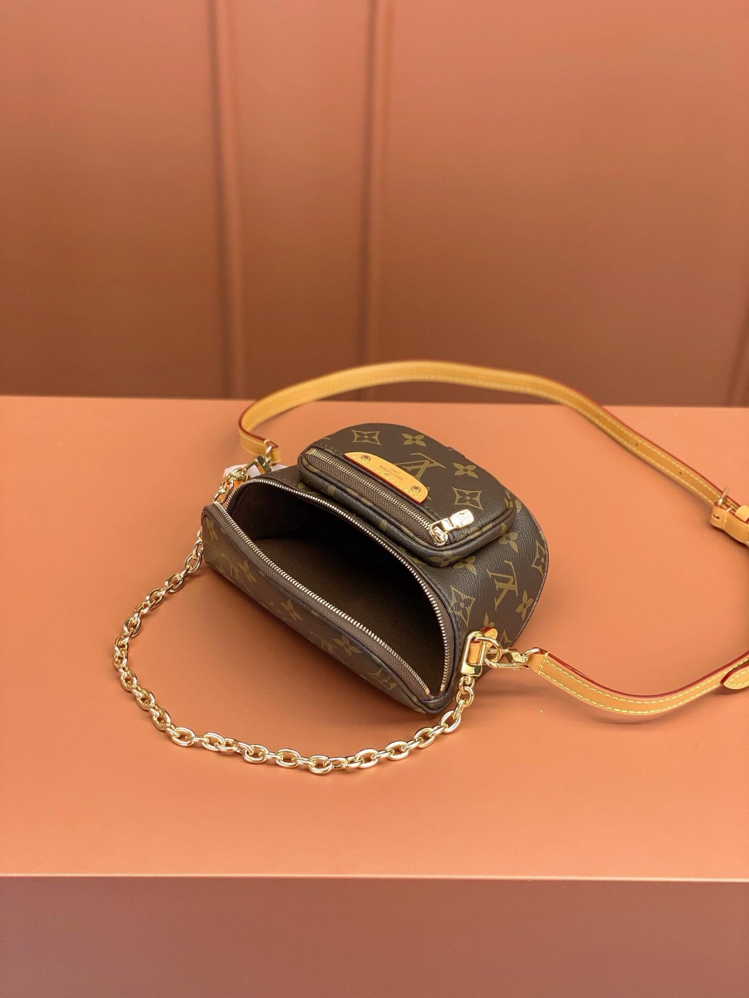 L0vis Vvtt0n Mini Bumbag M82335 (top quality)