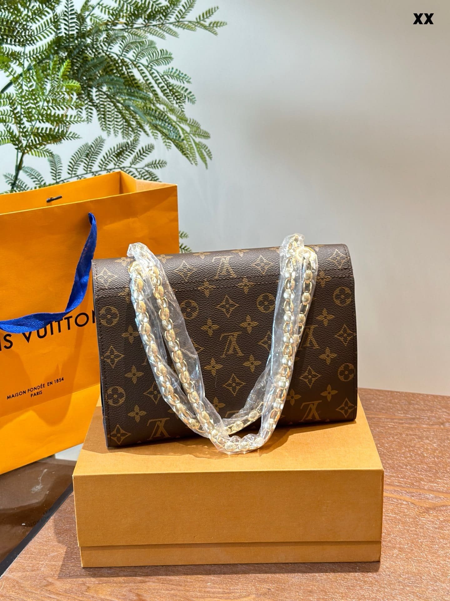L0vis Vvtt0n Victoire Handbag Monogram Canvas and Leather