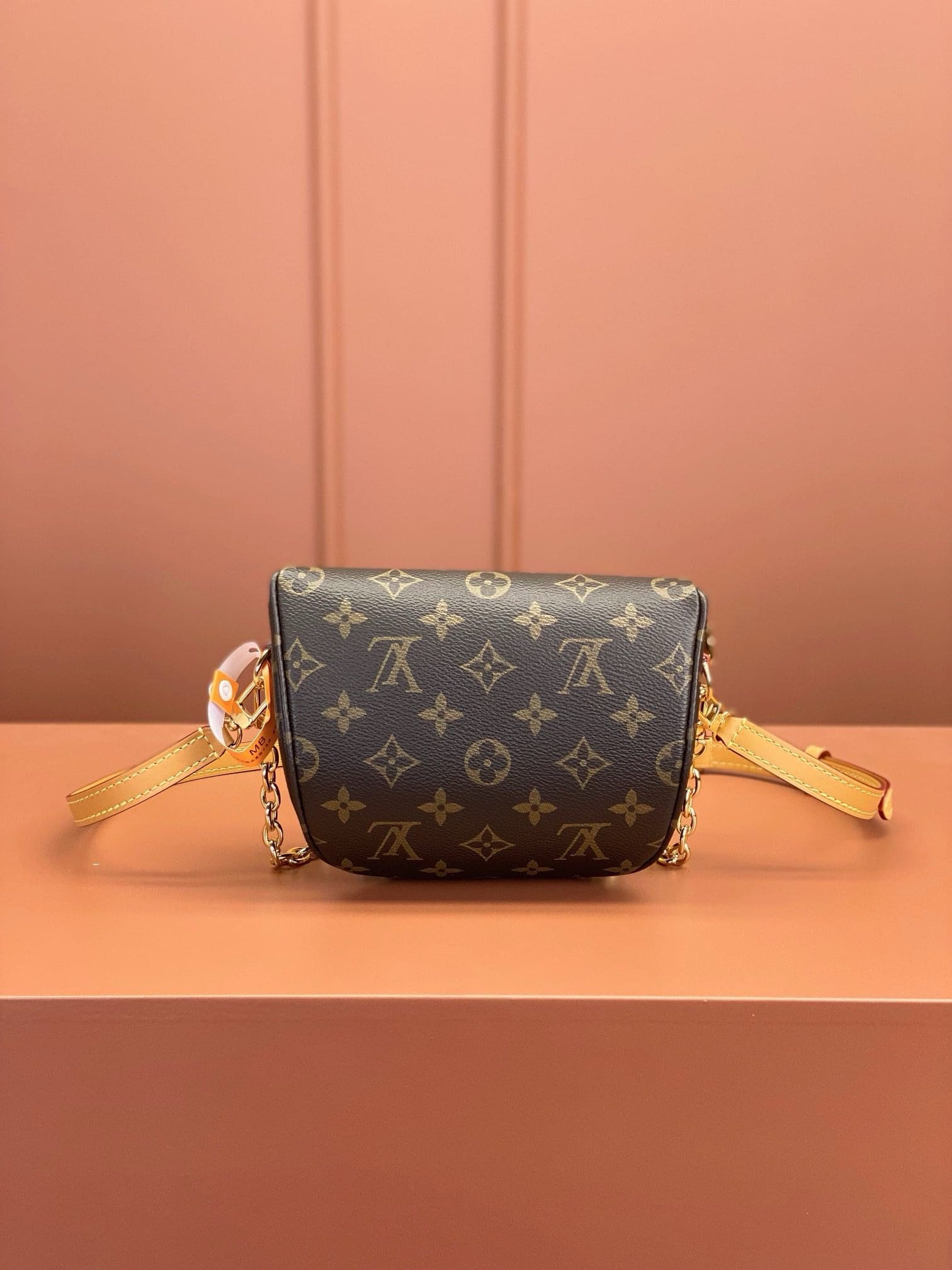 L0vis Vvtt0n Mini Bumbag M82335 (top quality)
