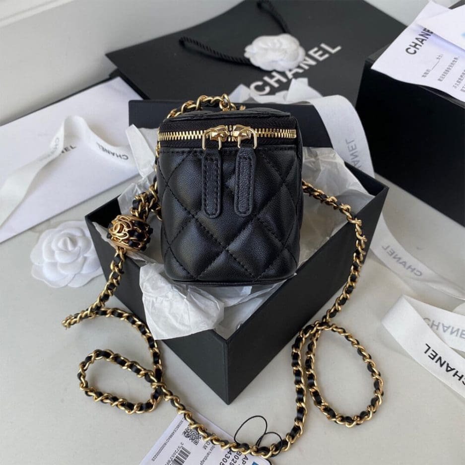 Ch**el SMALL VANITY WITH CHAIN AP2198