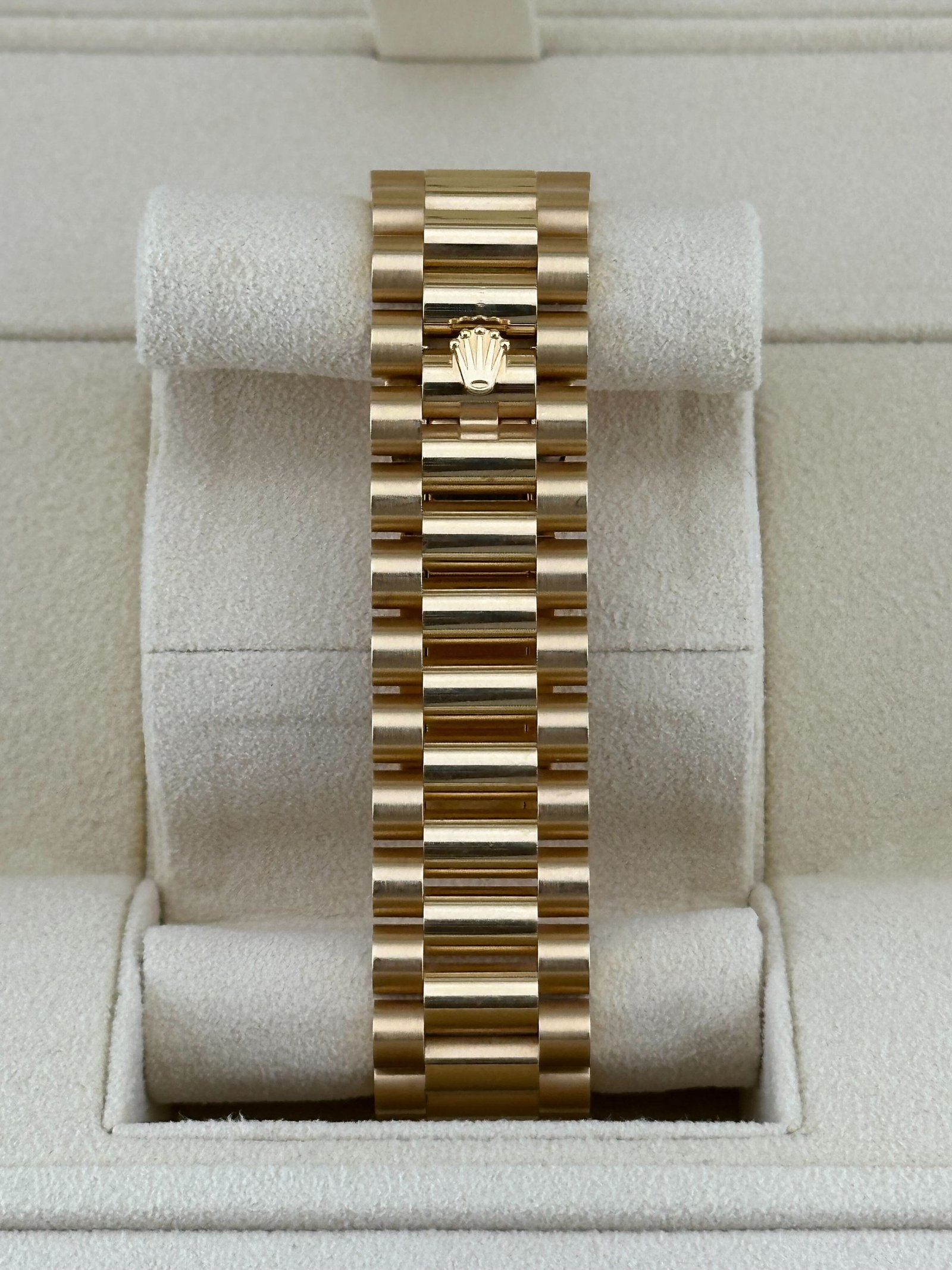 R01ex Day-Date 40 228348RBR Yellow Gold D1am0nd Bezel Silver Dial (2021)