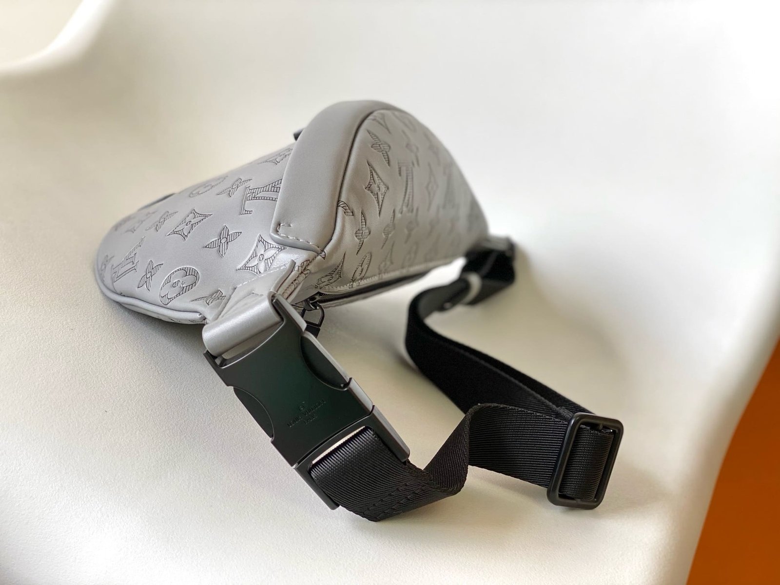 L0vis Vvtt0n M46108 Discovery Bumbag
