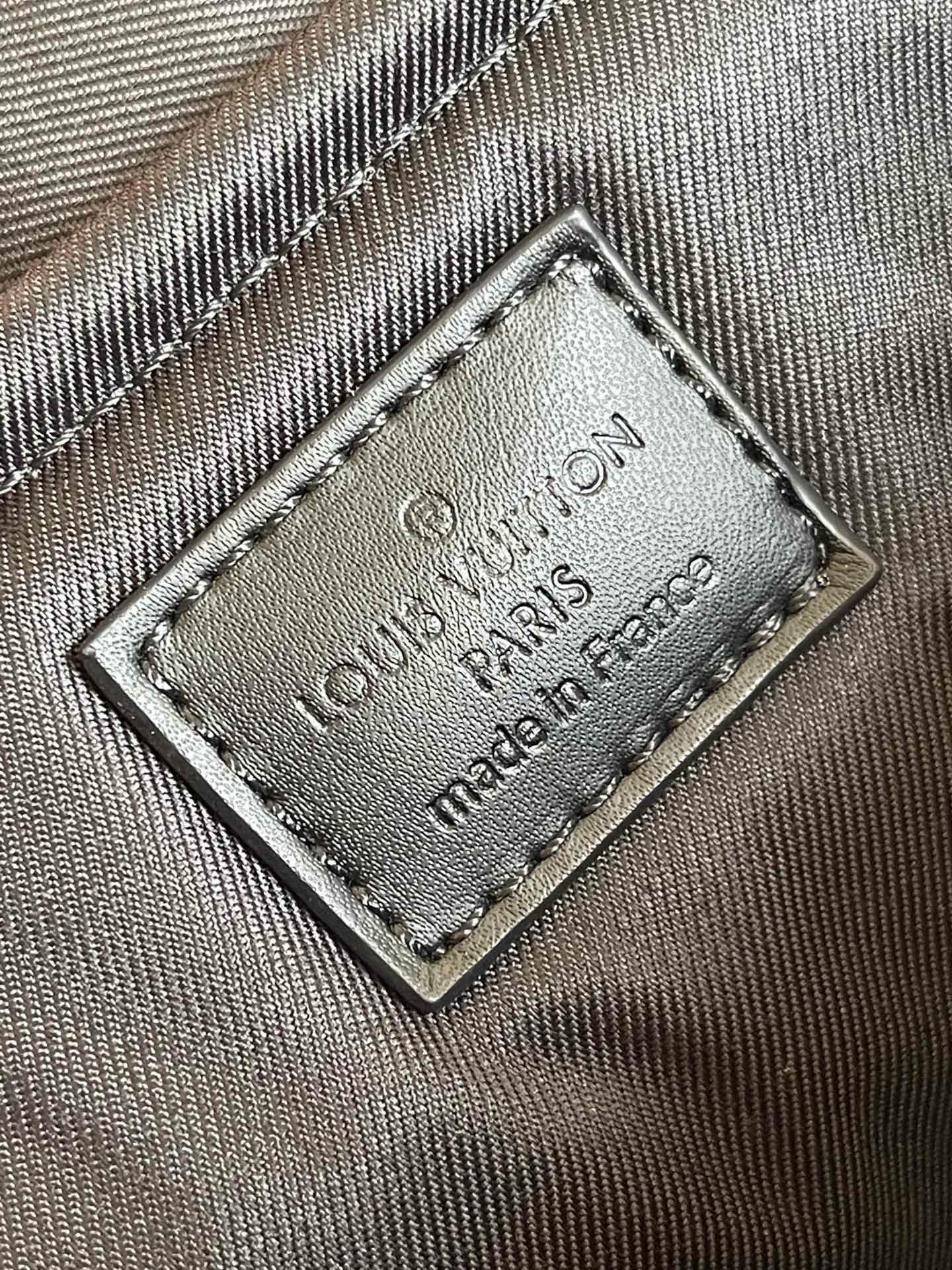 L0vis Vvtt0n M20835 S-Lock Briefcase