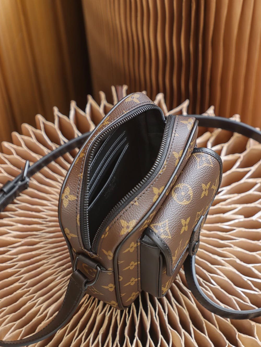 L0vis Vvtt0n M69404 Christopher Wearable Wallet