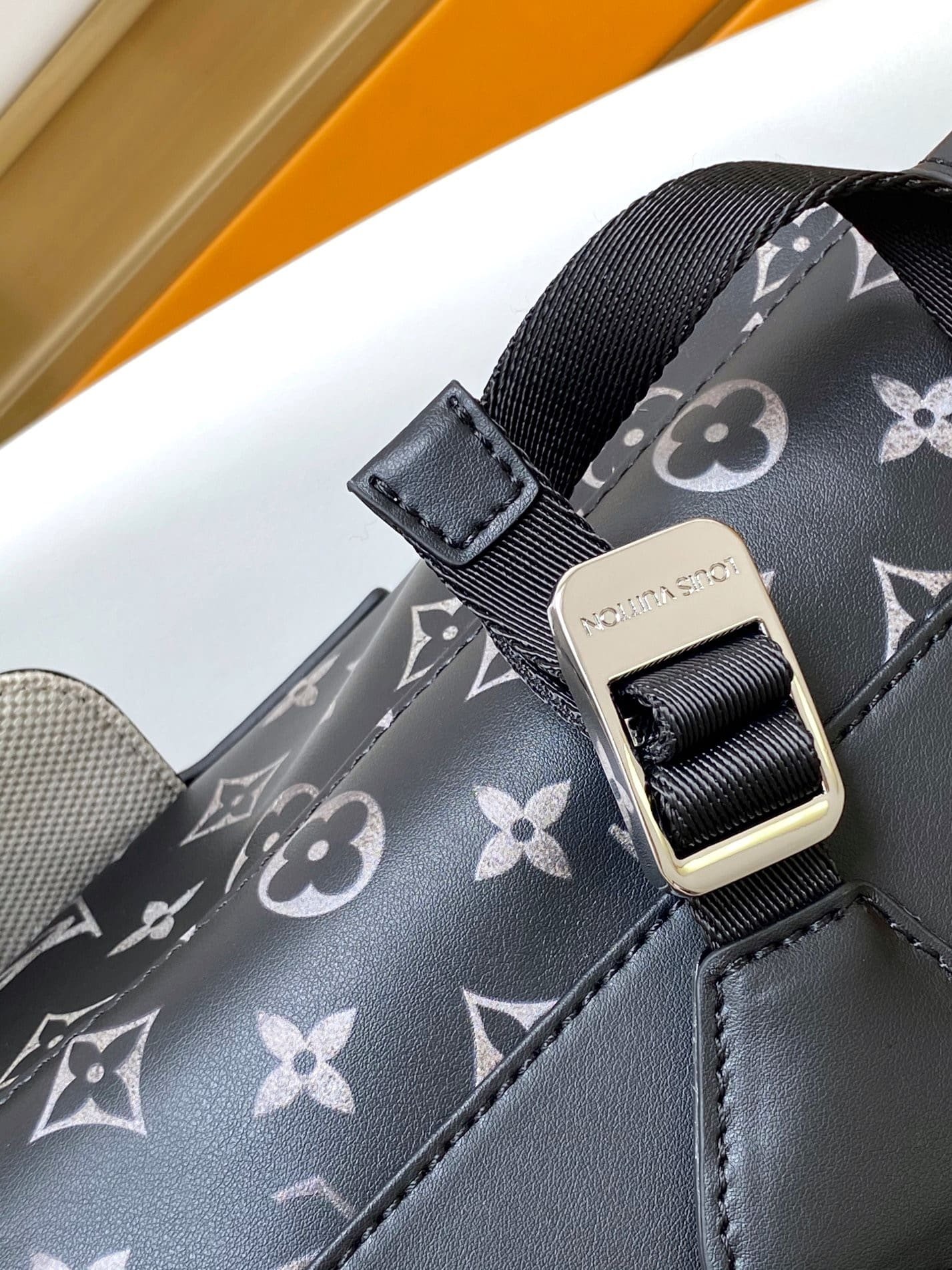 L0vis Vvtt0n Backpack
