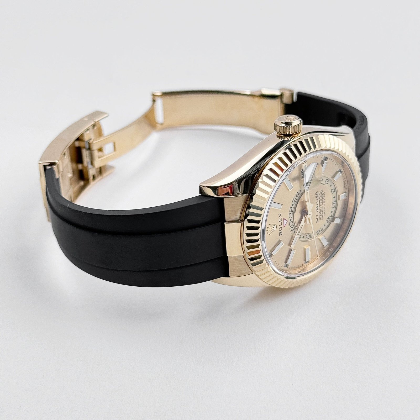 R01ex Sky-Dweller 326238 Yellow Gold Champagne Dial Rubber Strap (2022)