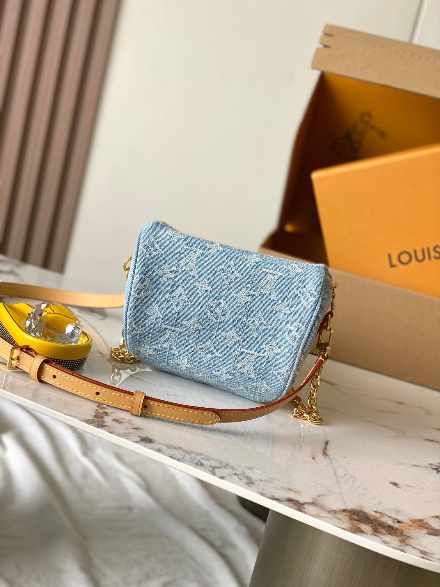 L0vis Vvtt0n M83353 Mini Bumbag