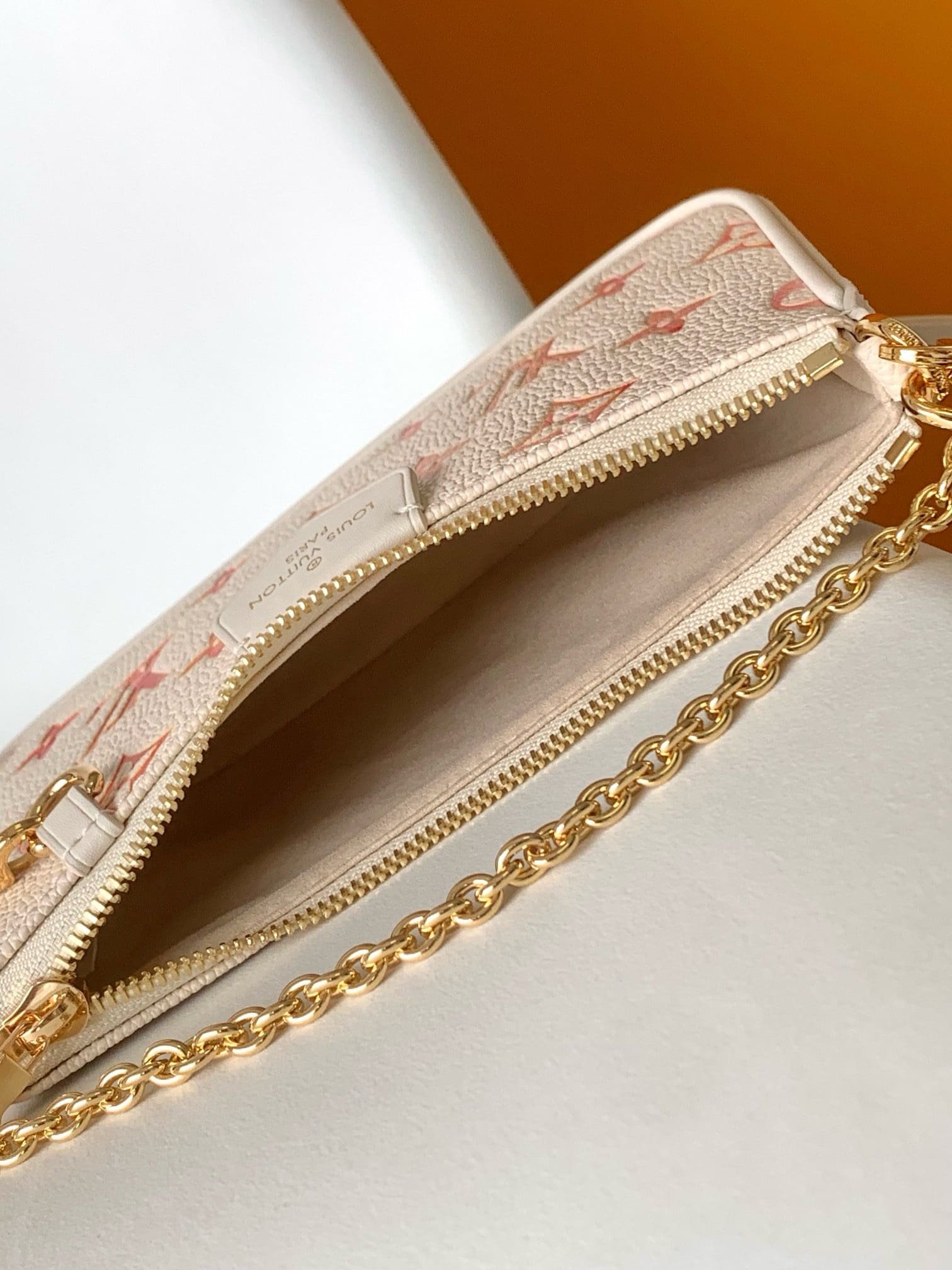 L0vis Vvtt0n M83448 Easy Pouch On Strap