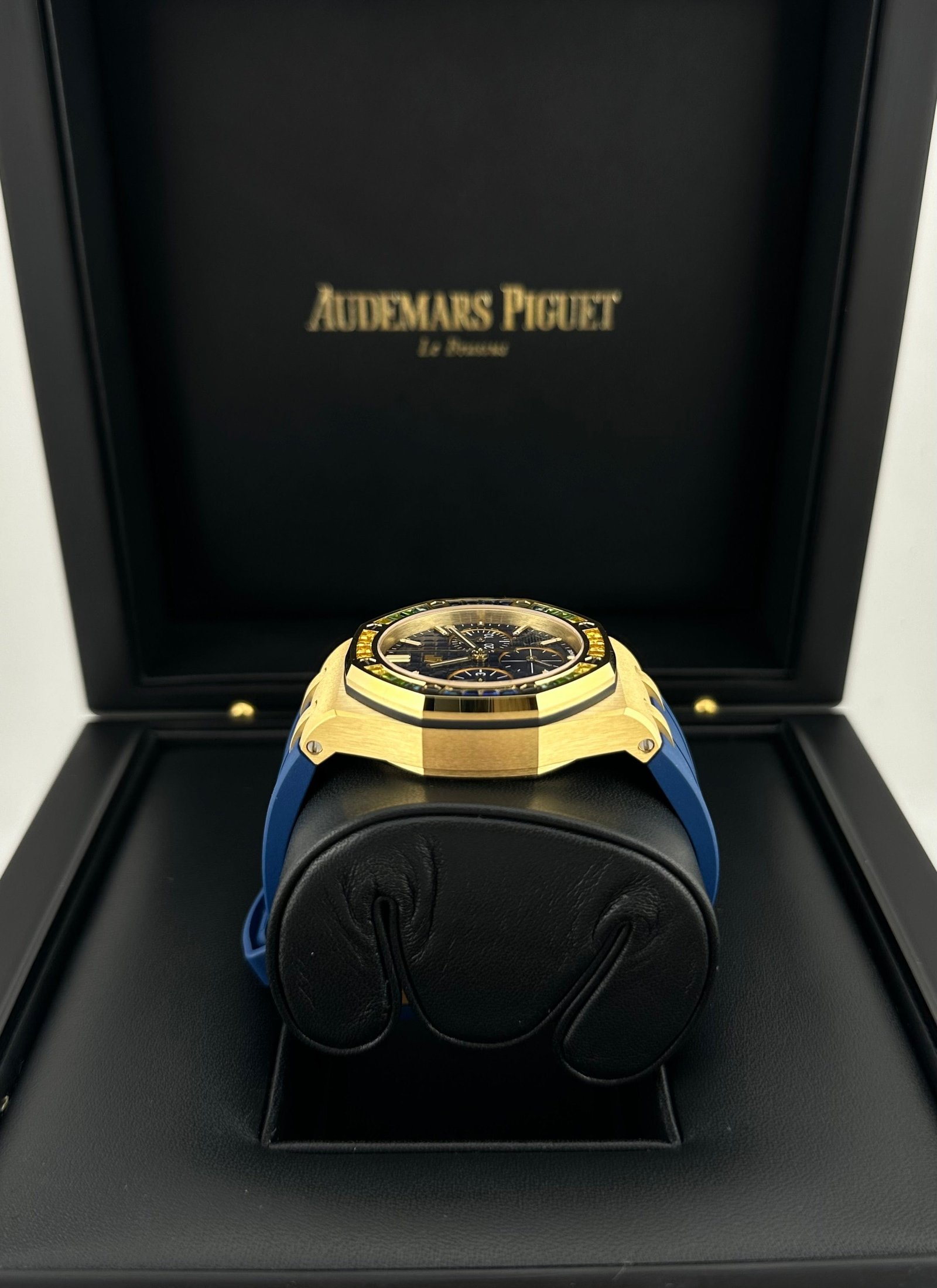 Audemars P1g*et Royal Oak Offshore 26236BA.YY.D346CA.01 Yellow Gold Sapphire Dial (2023)