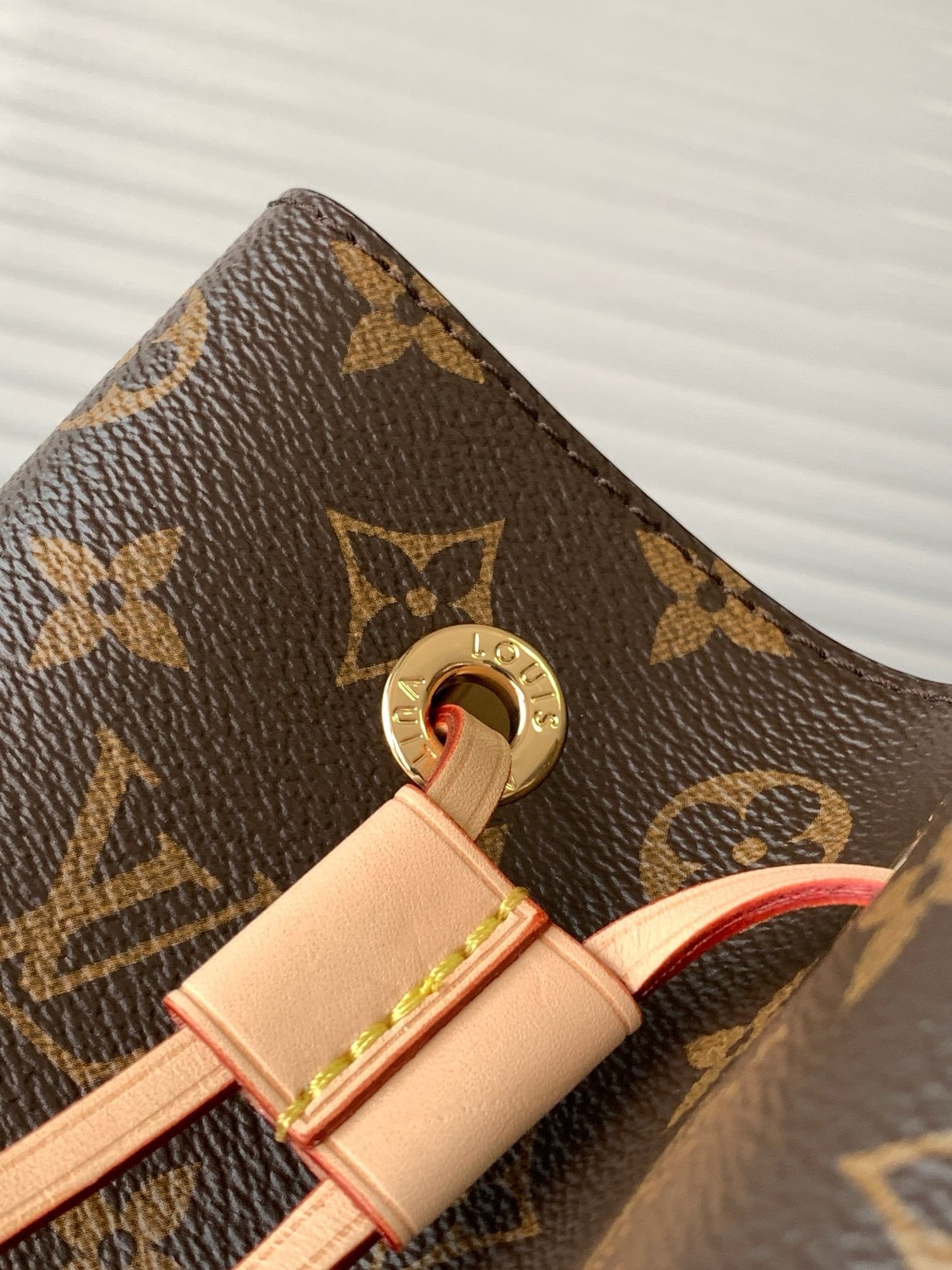 L0vis Vvtt0n Néonoé BB M46581