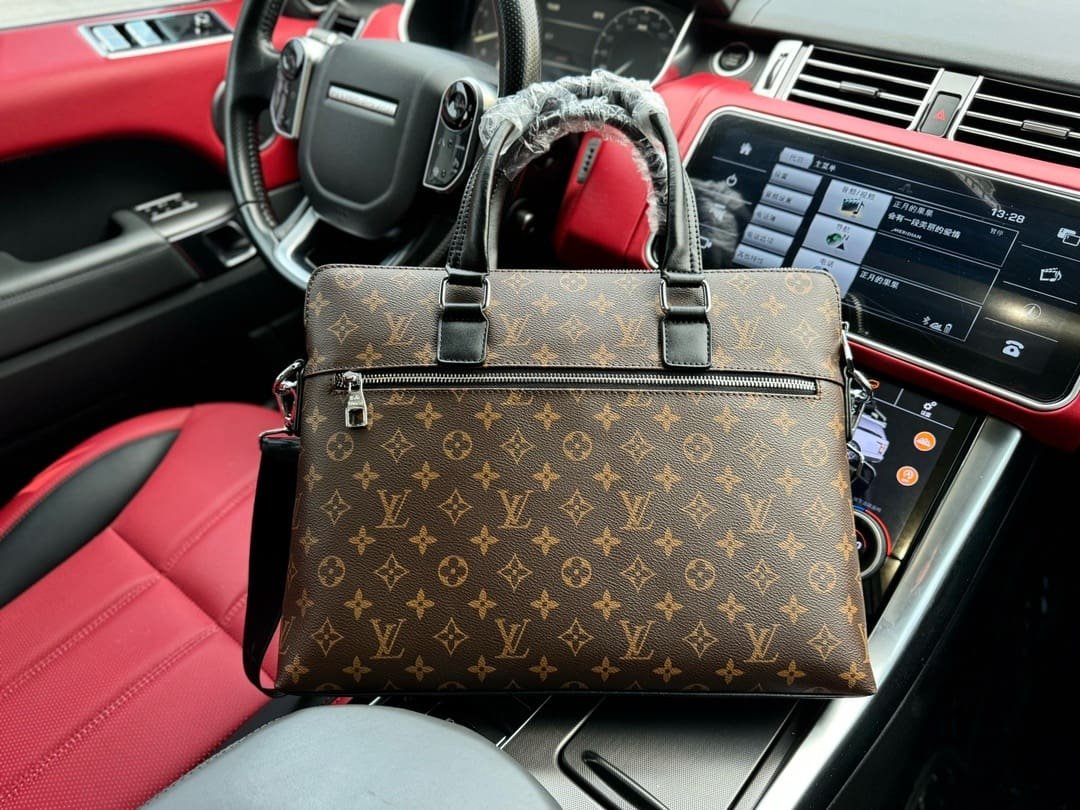L0vis Vvtt0n briefcase