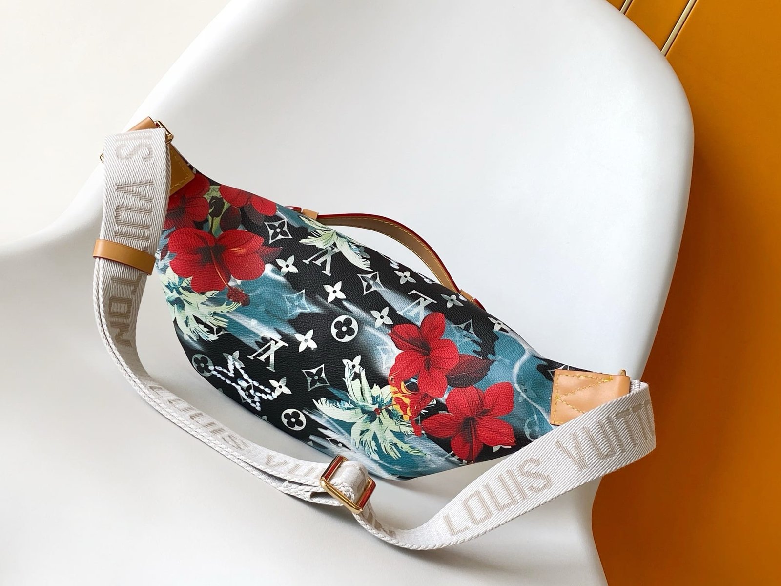 L0vis Vvtt0n M24992 Rush Bumbag