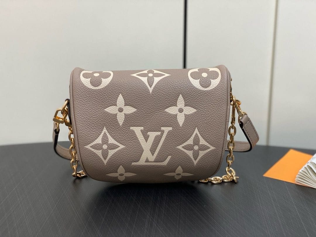 L0vis Vvtt0n M83219 Mini Bumbag