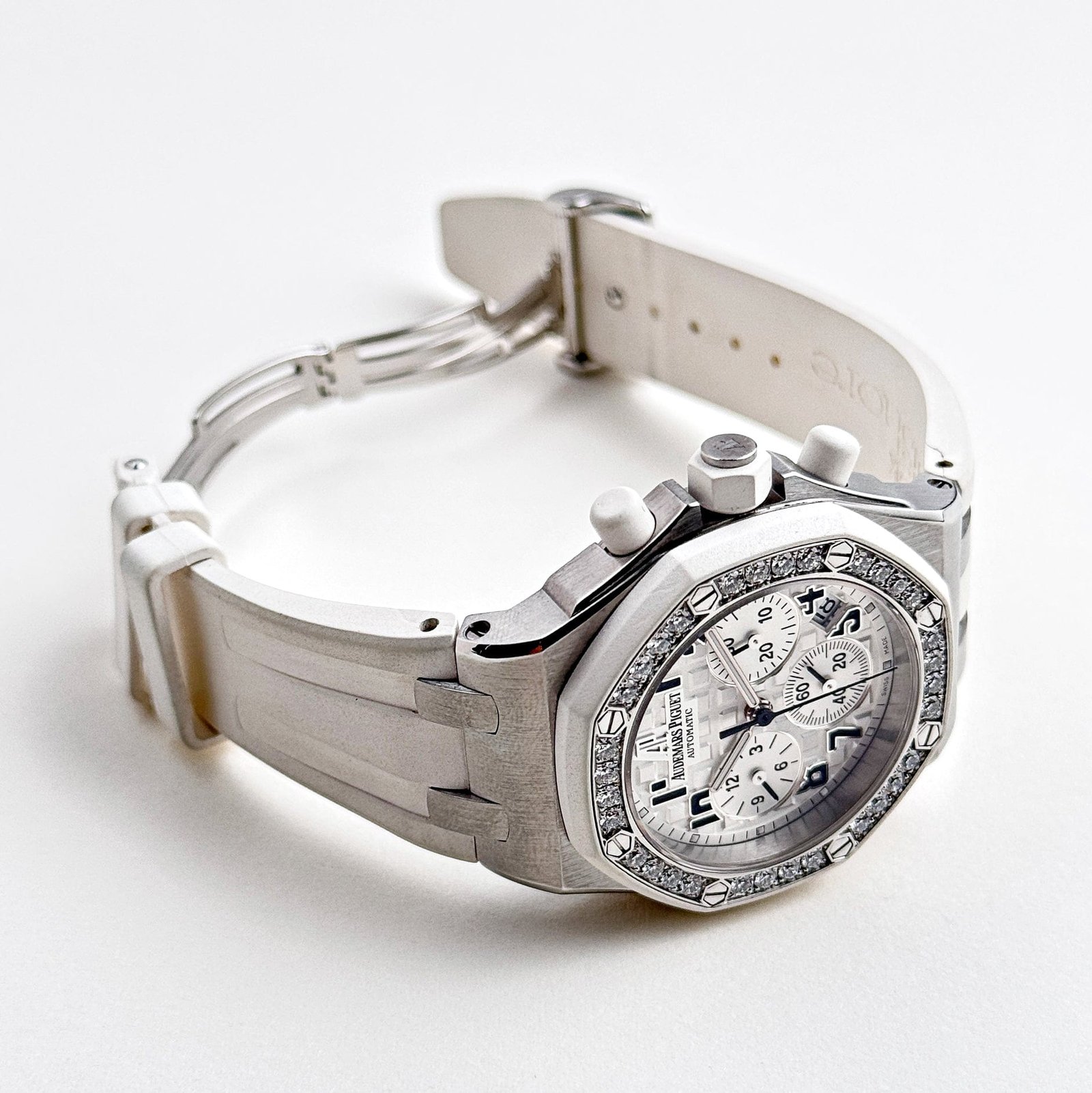 Audemars P1g*et Royal Oak Offshore 26048SK.ZZ.D010CA.01 Stainless Steel White Dial D1am0nd Bezel
