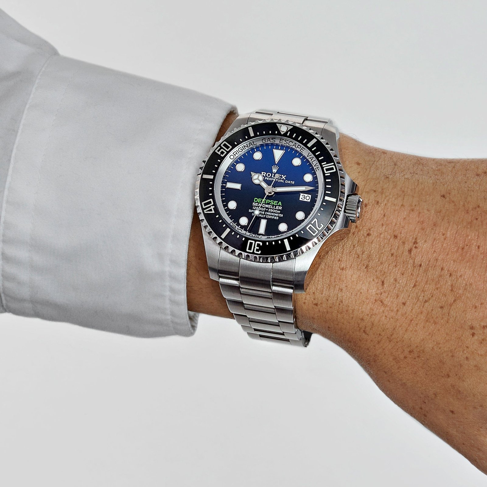 R01ex Deepsea Sea-Dweller 136660 ‘James Cameron’ Stainless Steel Blue Dial (2024)