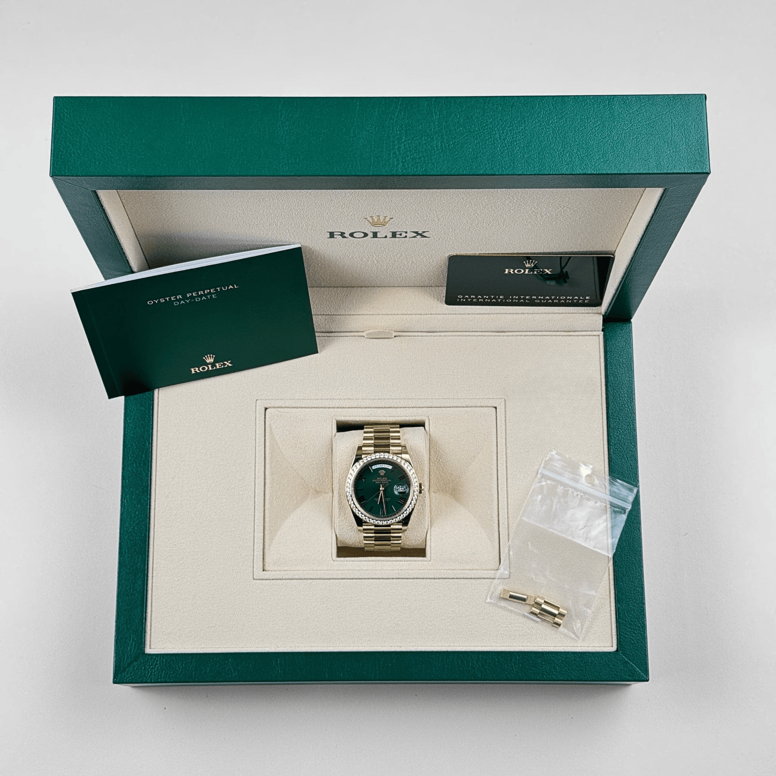 R01ex Day-Date 40 228348RBR Yellow Gold Green Roman Numeral Dial D1am0nd Bezel (2024)
