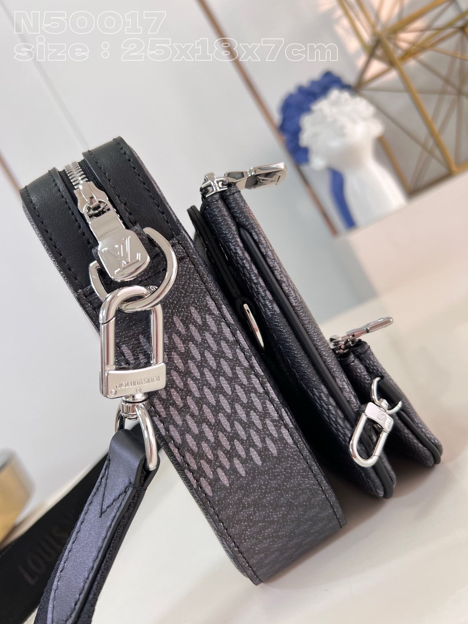 L0vis Vvtt0n Trio Messenger N50017