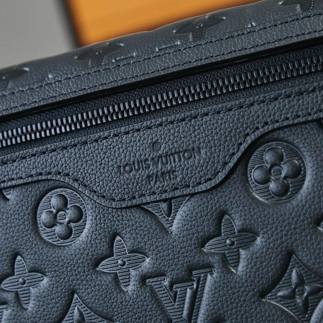 L0vis Vvtt0n M25121 Messenger Voyager PM