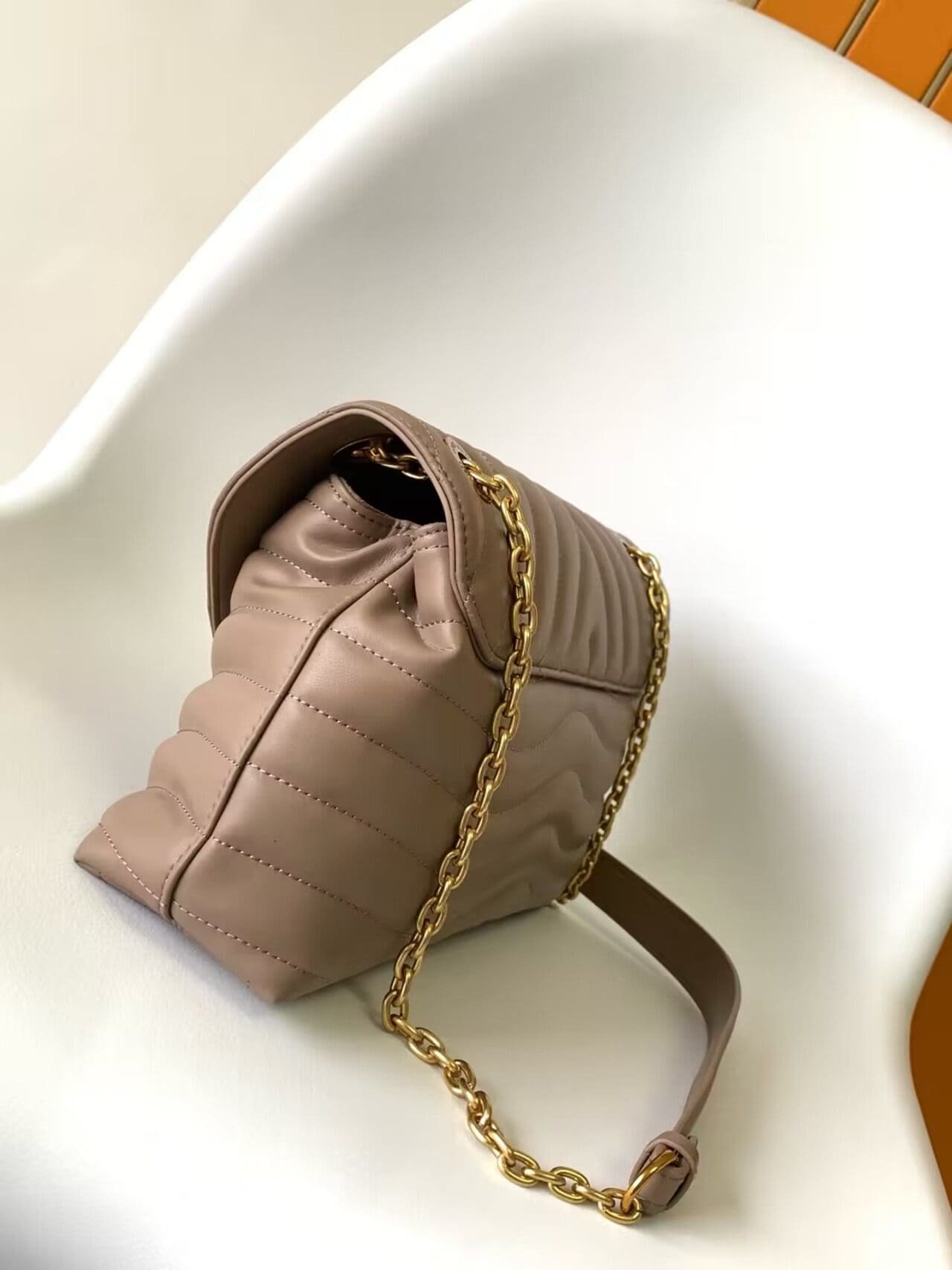 L0vis Vvtt0n M21614 New Wave Chain Bag GM Taupe