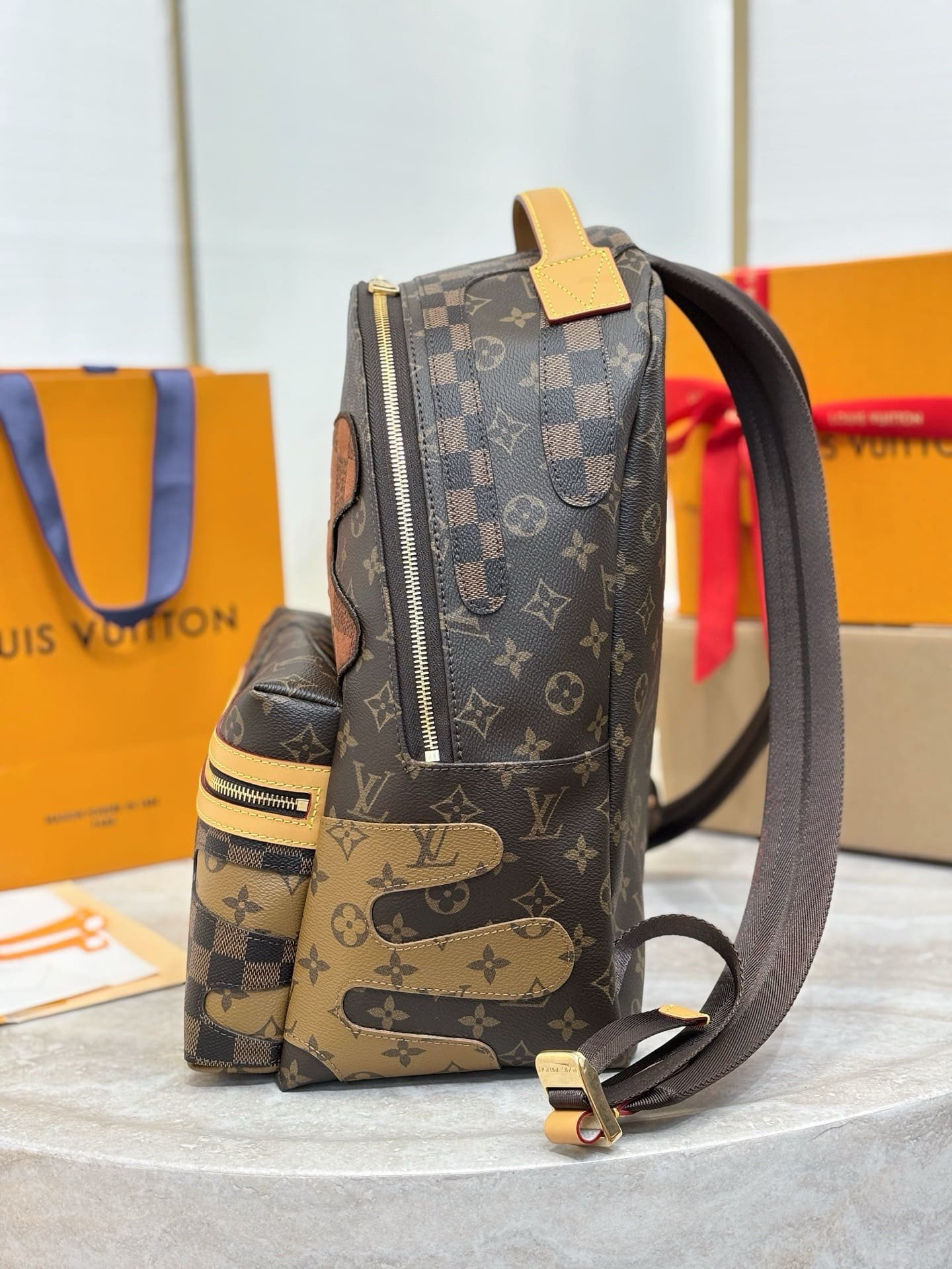 L0vis Vvtt0n M26130 Discovery Backpack PM