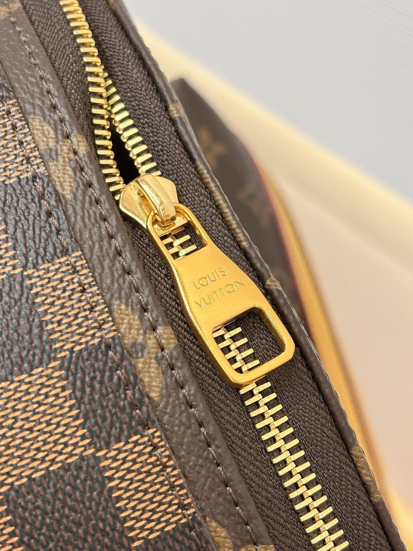L0vis Vvtt0n M26130 Discovery Backpack PM