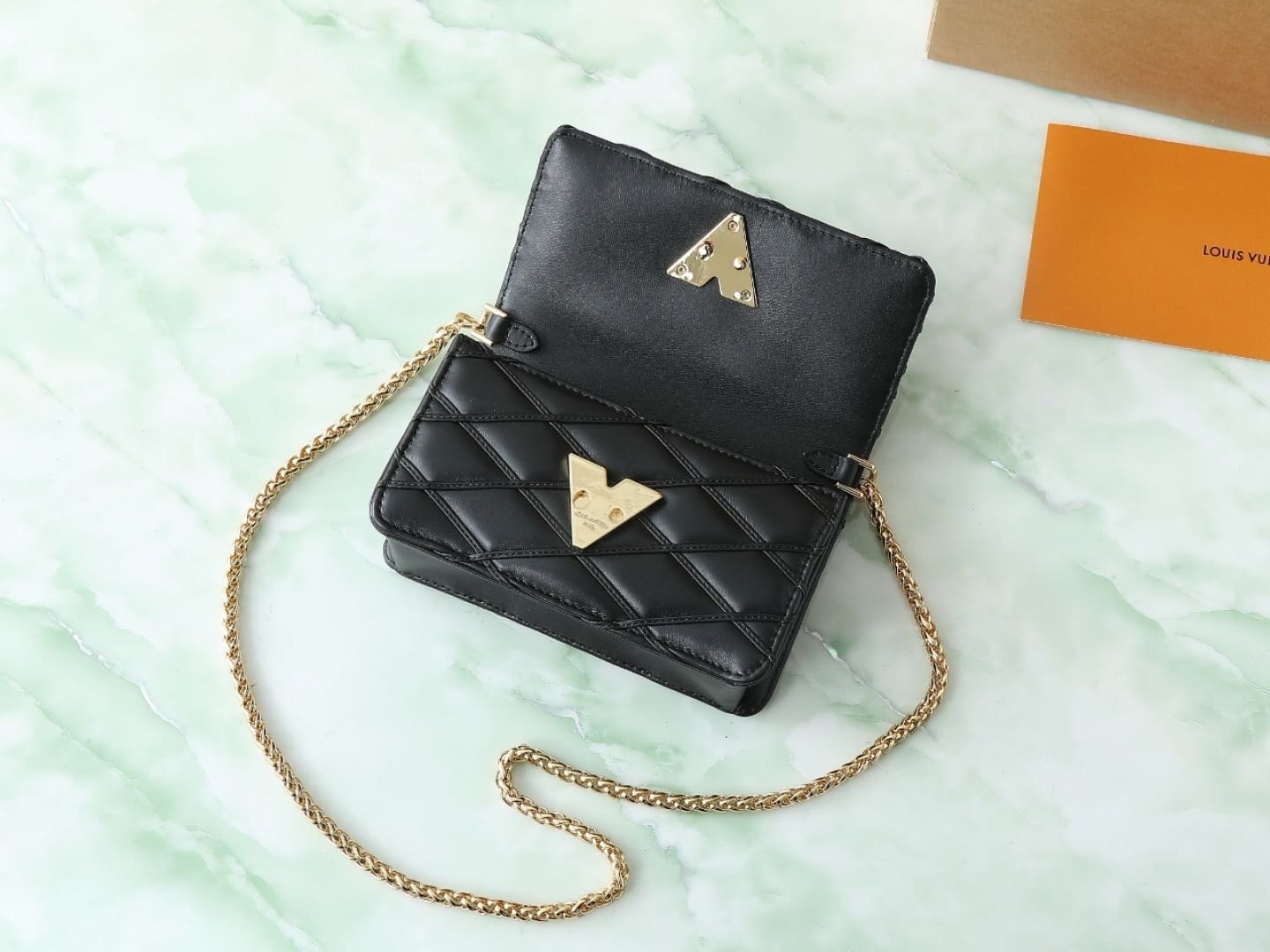 L0vis Vvtt0n M13139 Wallet On Chain GO-14