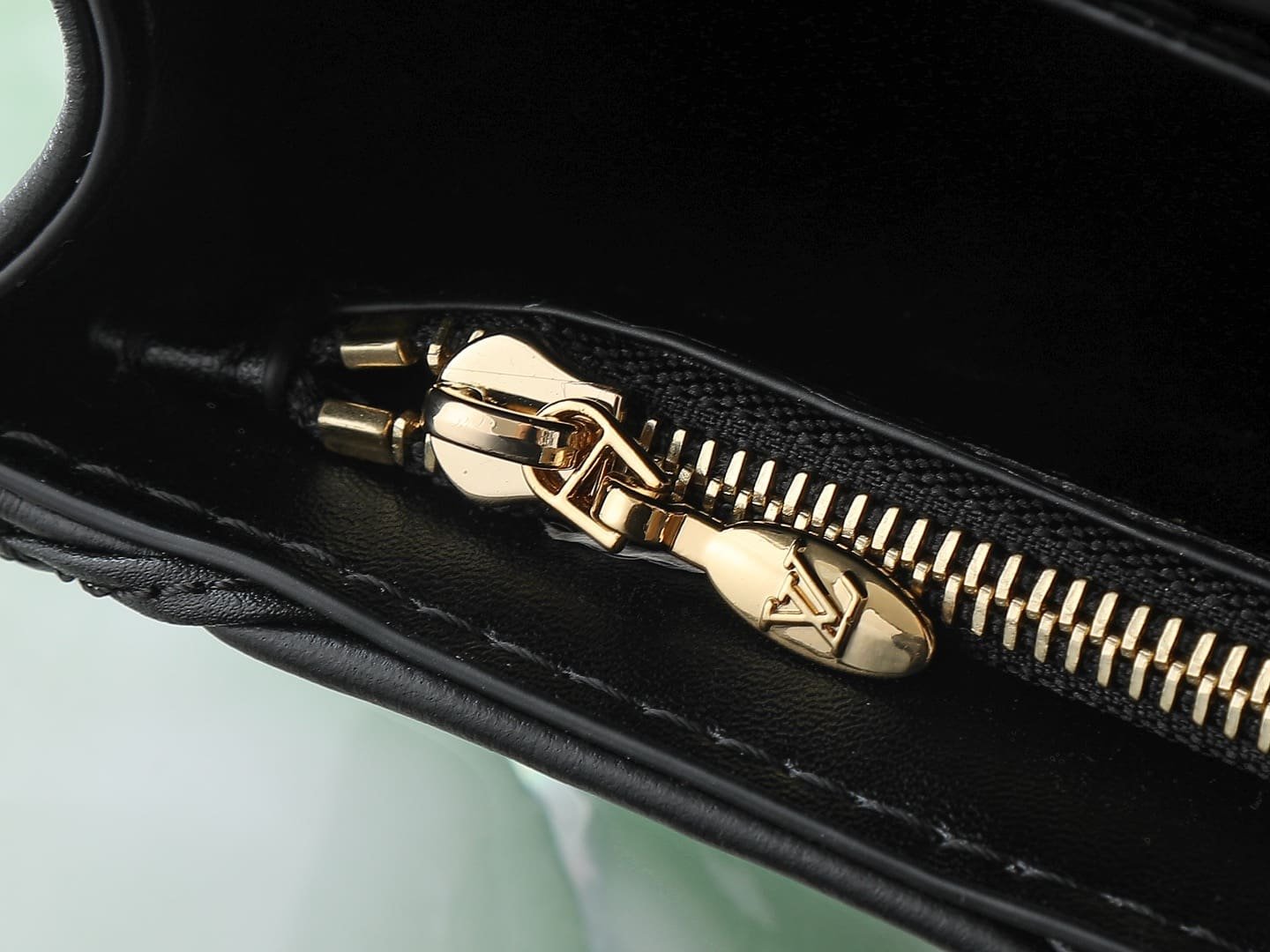 L0vis Vvtt0n M13139 Wallet On Chain GO-14