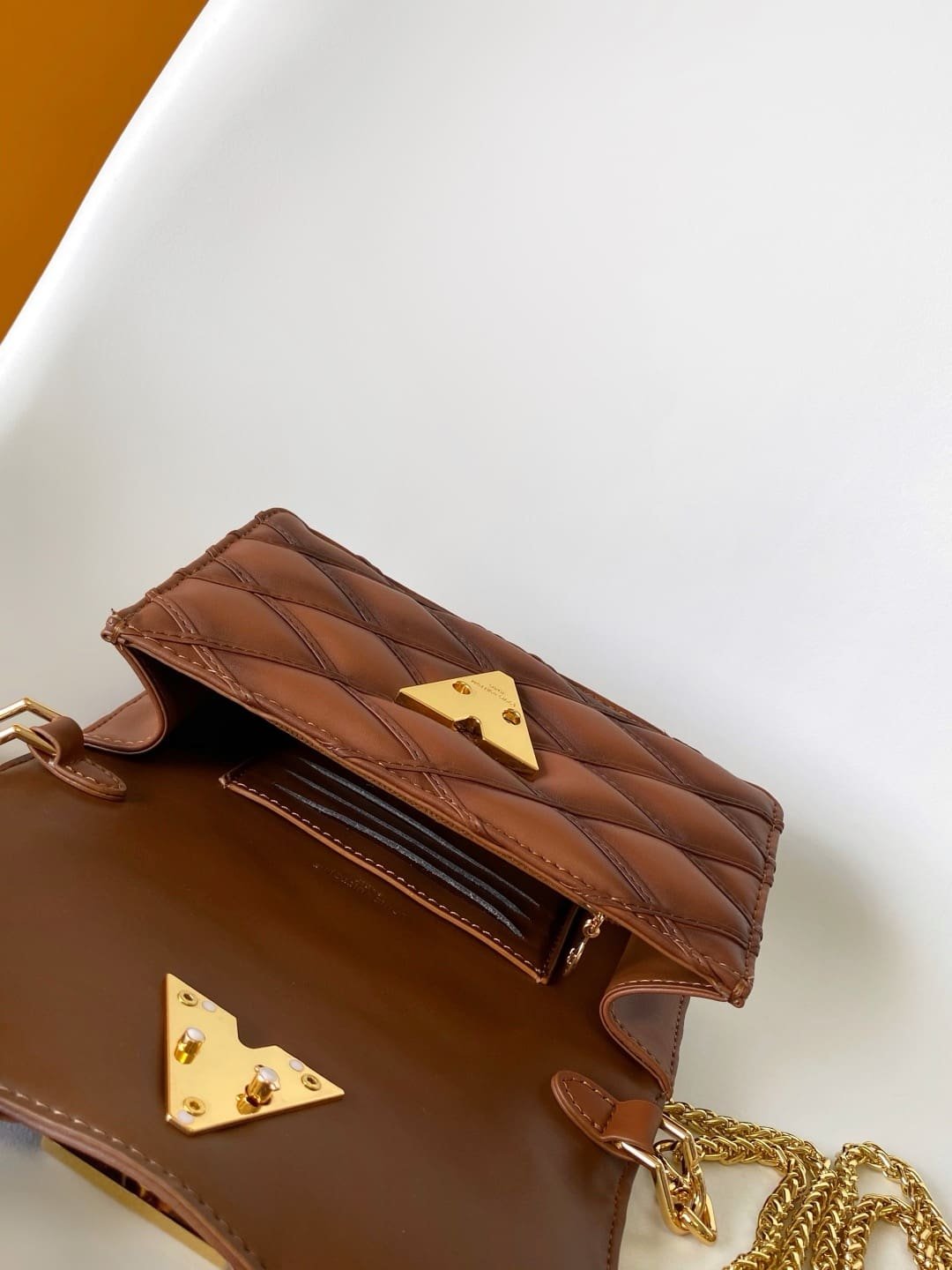 L0vis Vvtt0n M13841 Wallet On Chain GO-14