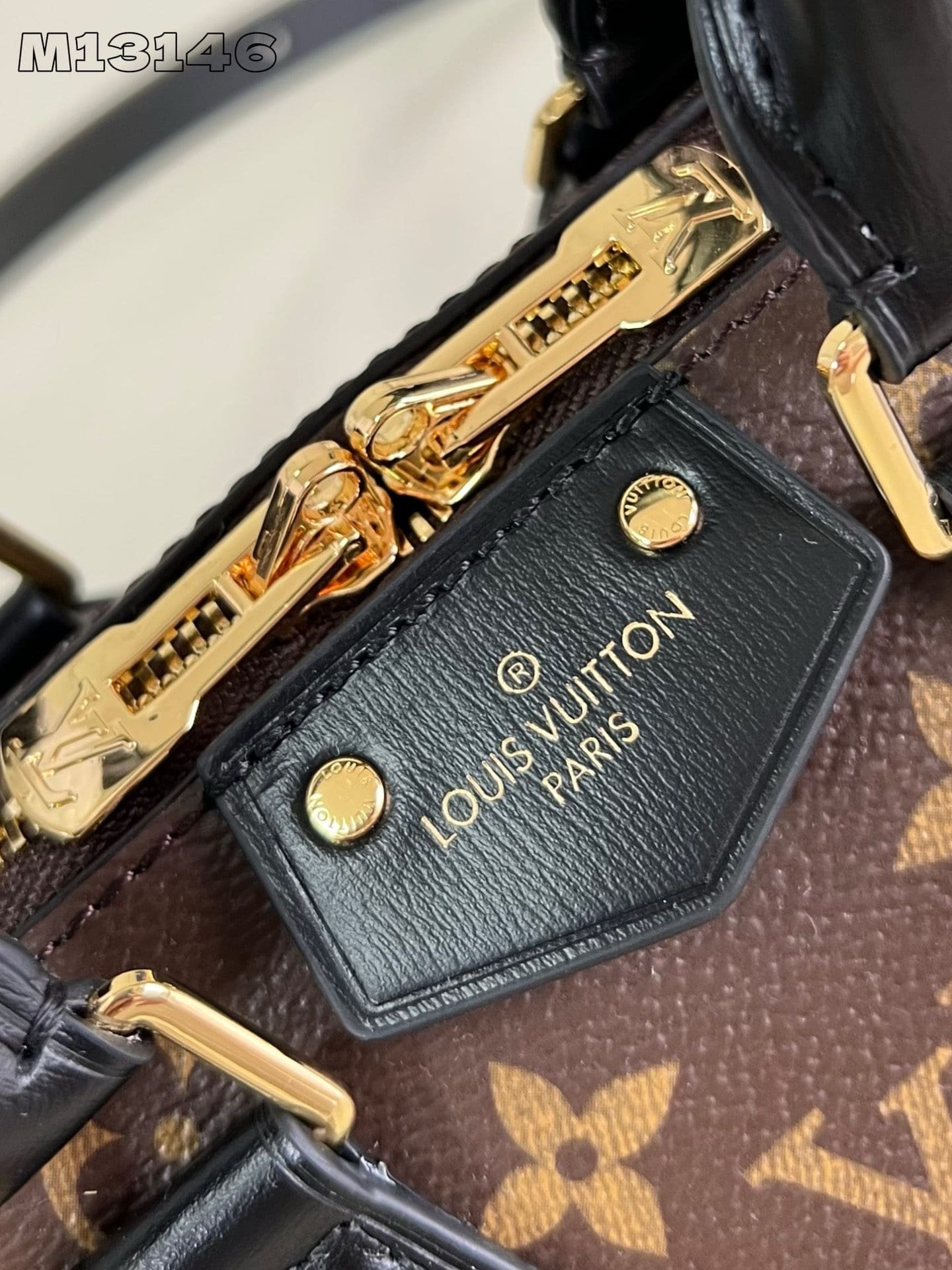 L0vis Vvtt0n M13146 SPEEDY TRUNK 20 BAG