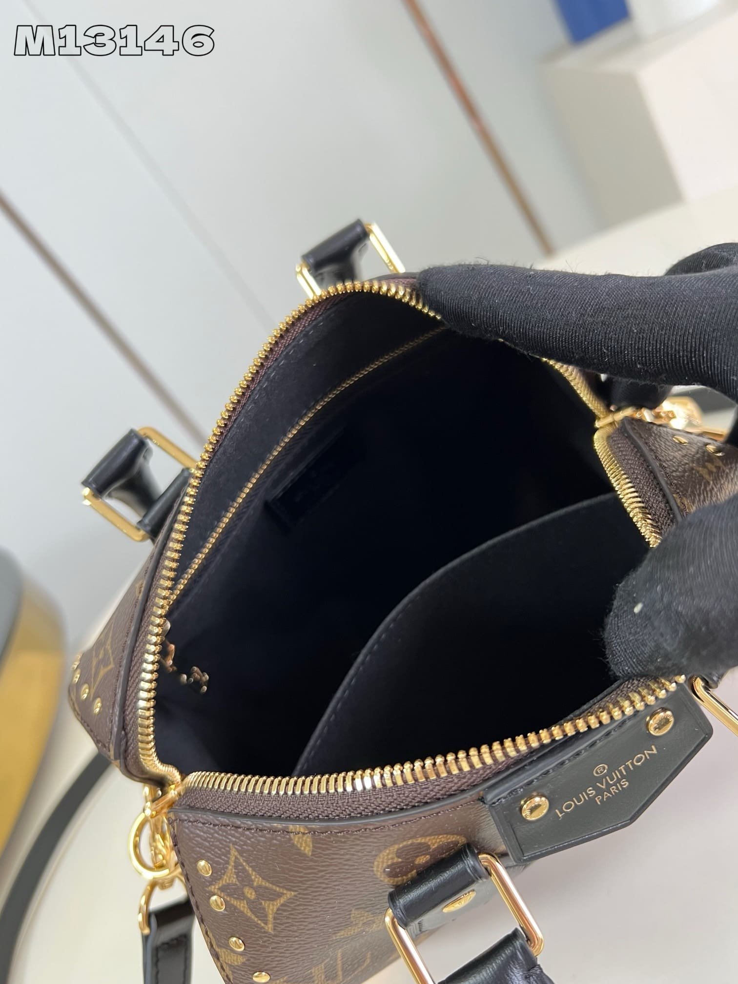 L0vis Vvtt0n M13146 SPEEDY TRUNK 20 BAG