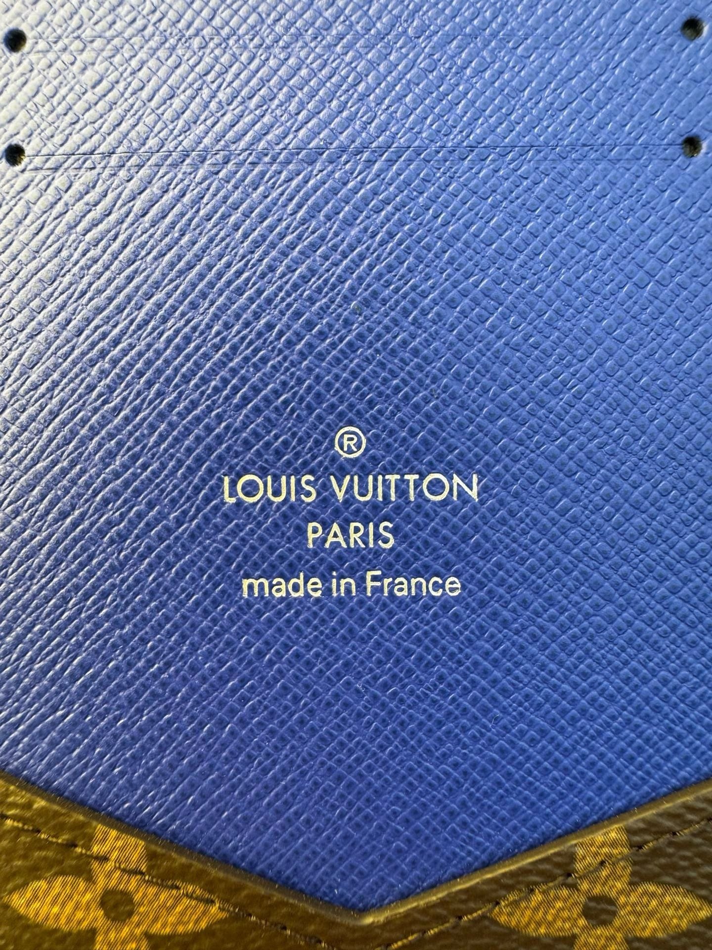 L0vis Vvtt0n M12826 Passport Cover