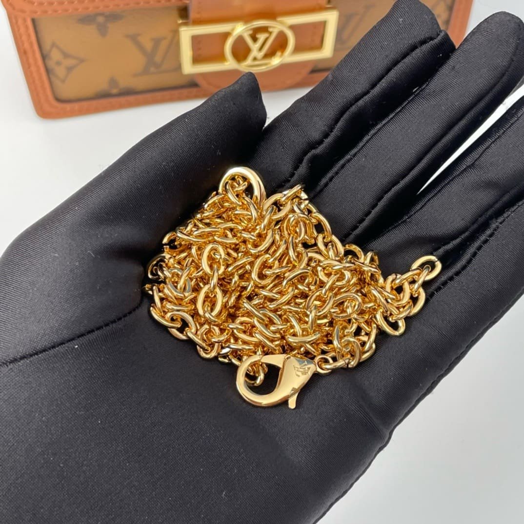 L0vis Vvtt0n Dauphine Chain Wallet M68746