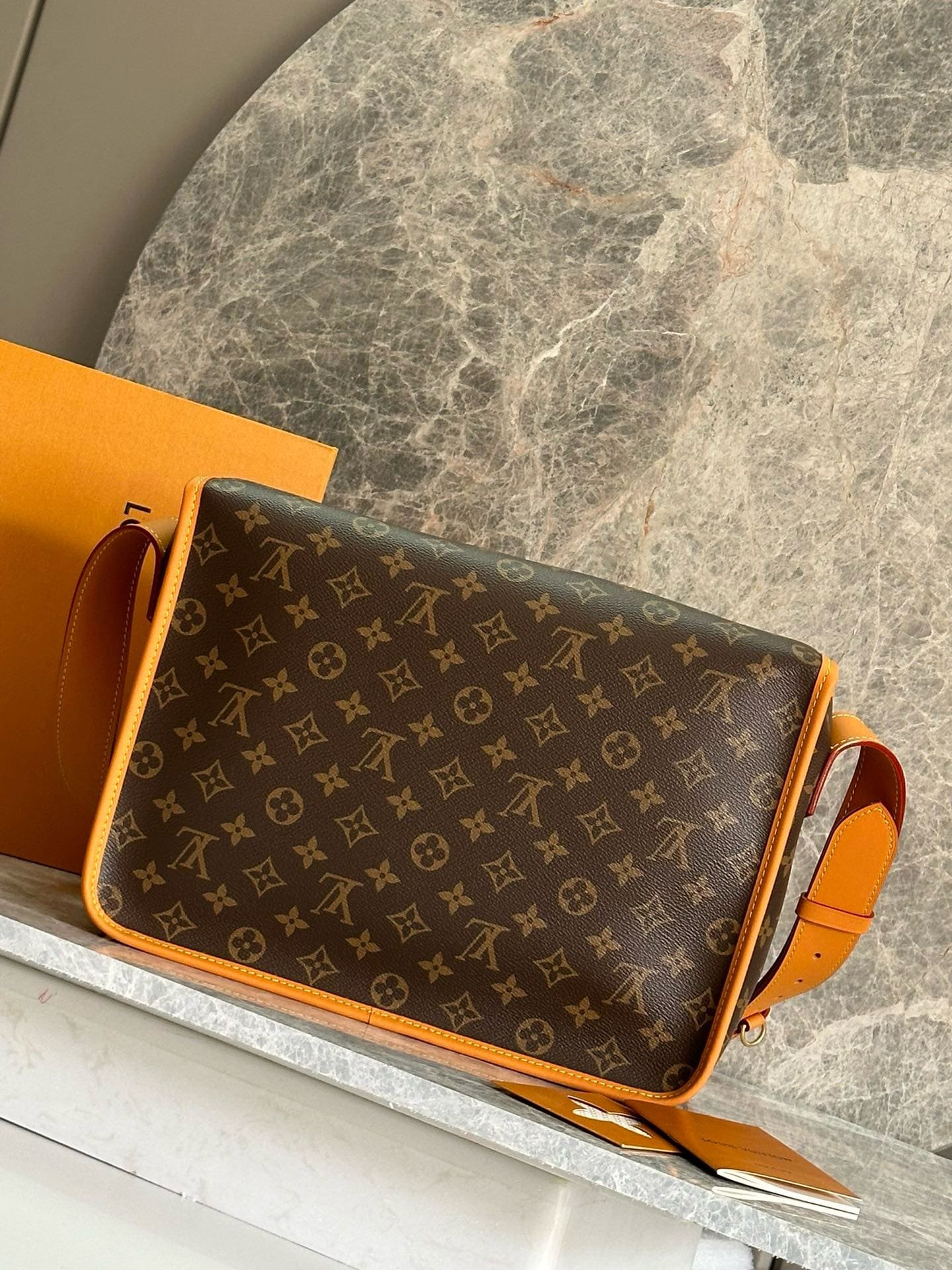 L0vis Vvtt0n M14723 Satchel Messenger