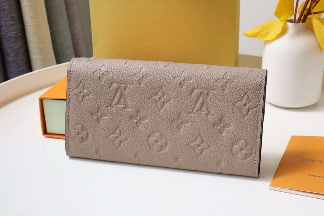 L0vis Vvtt0n M82256 Sarah Wallet