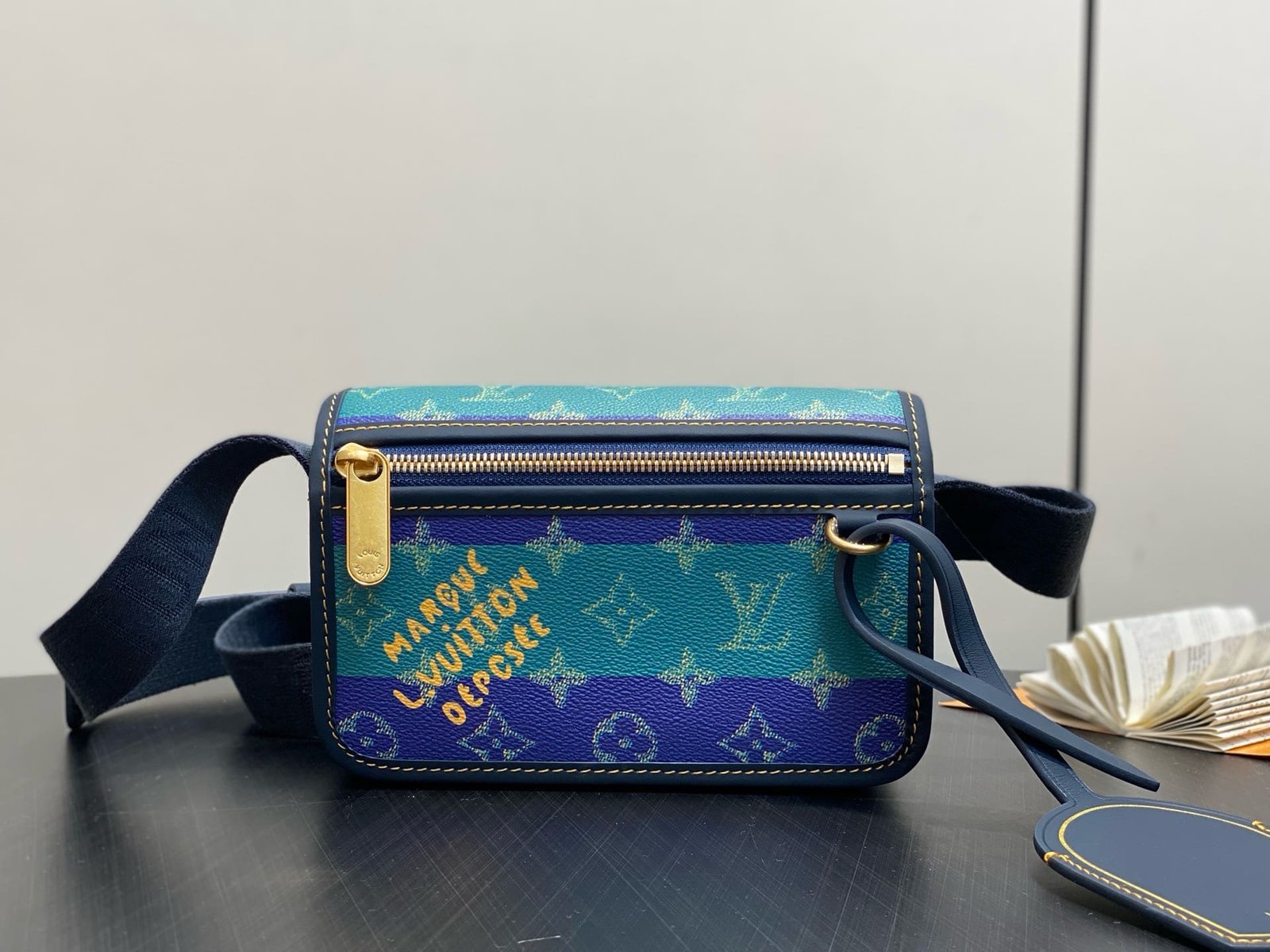 L0vis Vvtt0n M15173 Bosphore Wearable Wallet