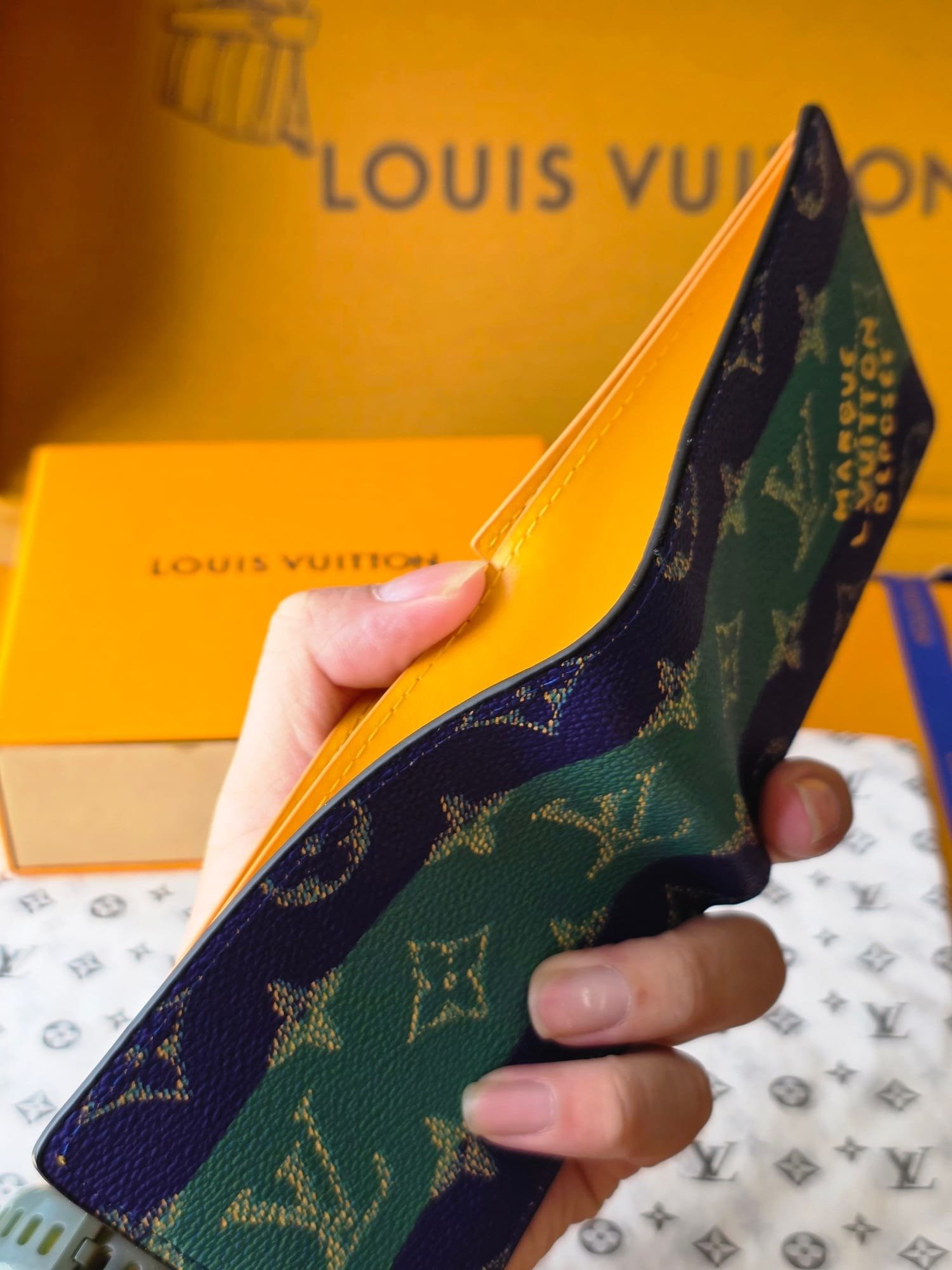 L0vis Vvtt0n M25795 Slender Wallet