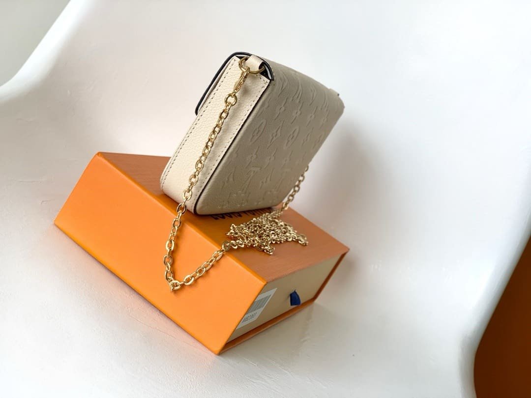L0vis Vvtt0n M82363 Félicie Pochette