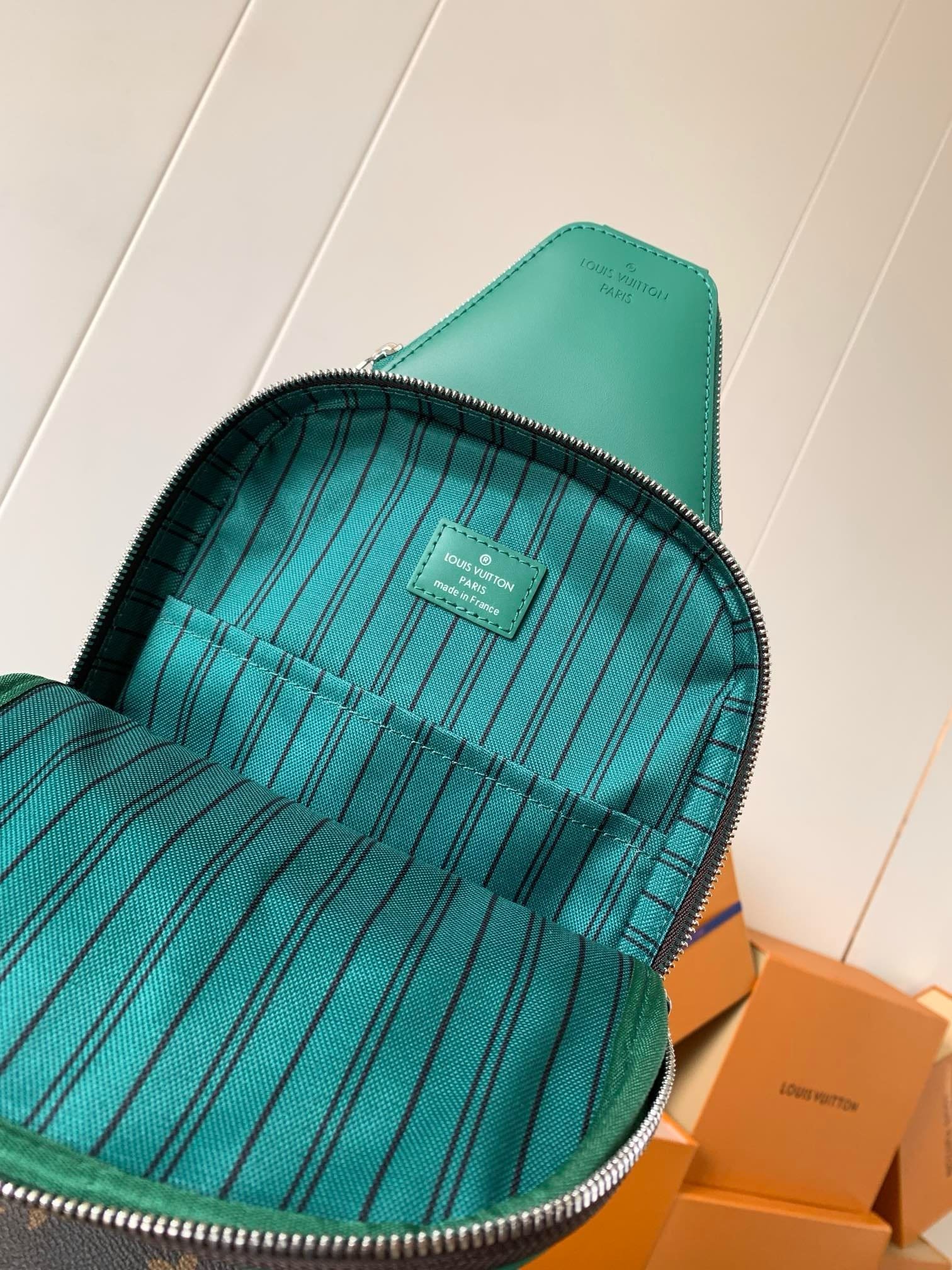 L0vis Vvtt0n M12734 Avenue Slingbag