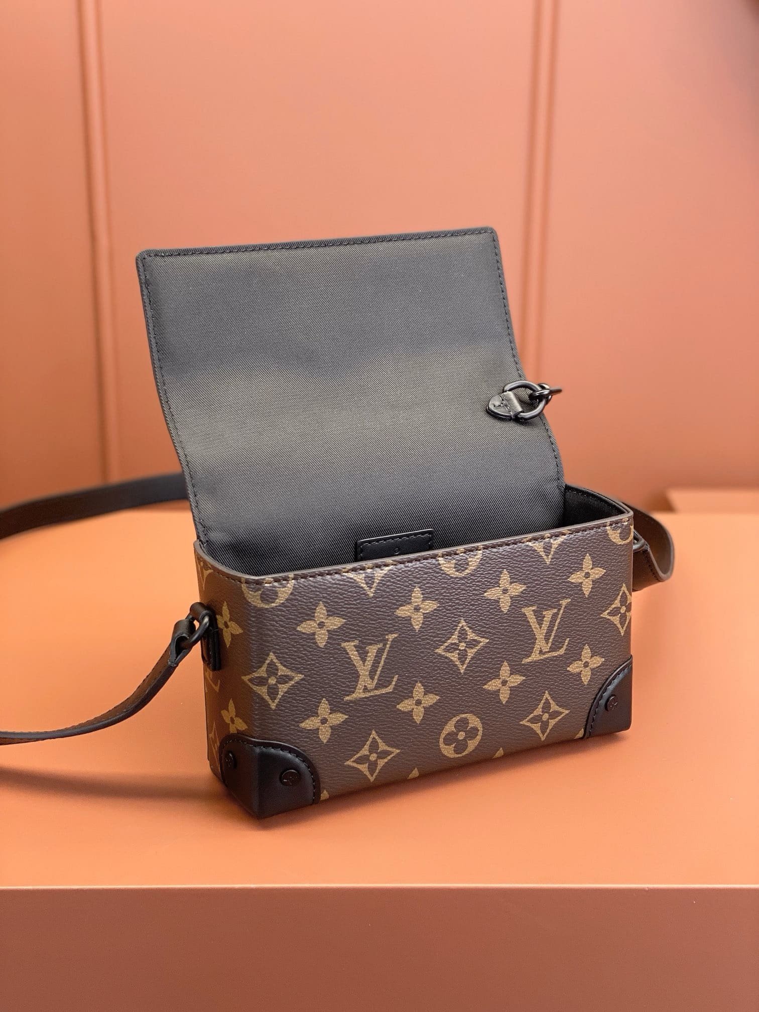 L0vis Vvtt0n M83613 Steamer Wearable Wallet