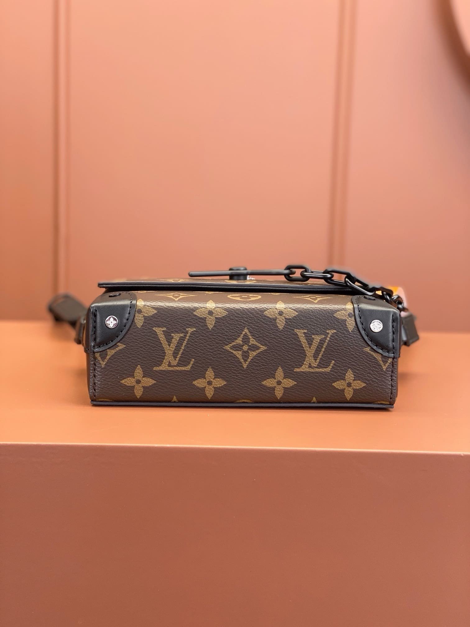 L0vis Vvtt0n M83613 Steamer Wearable Wallet