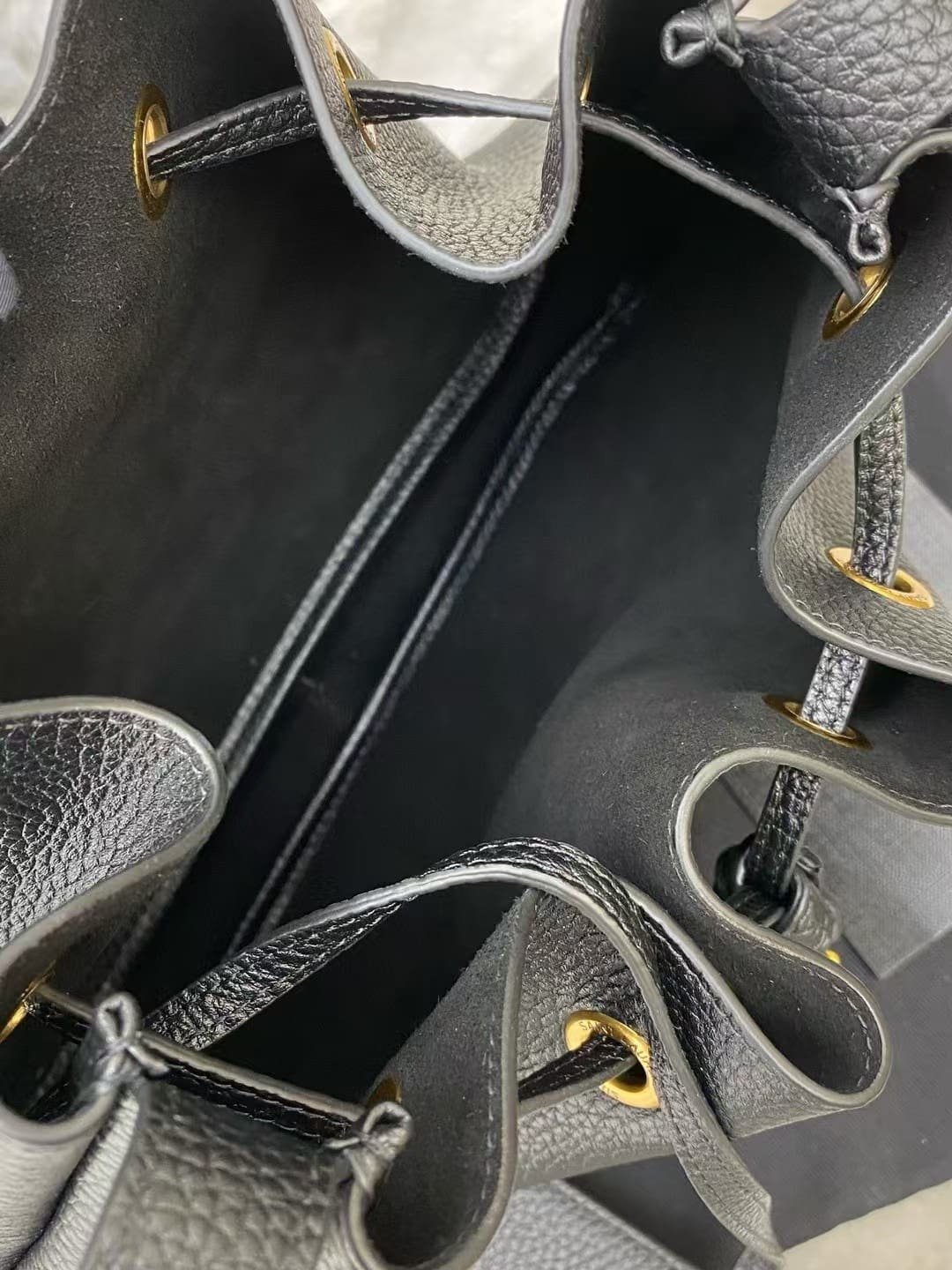 Sa1nt Lau*nt PARIS VII small hobo in grained leather