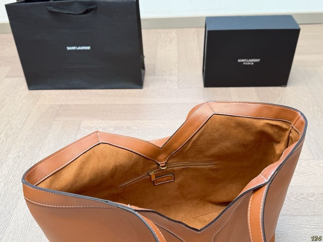 Sa1nt Lau*nt Y TOTE IN LEATHER