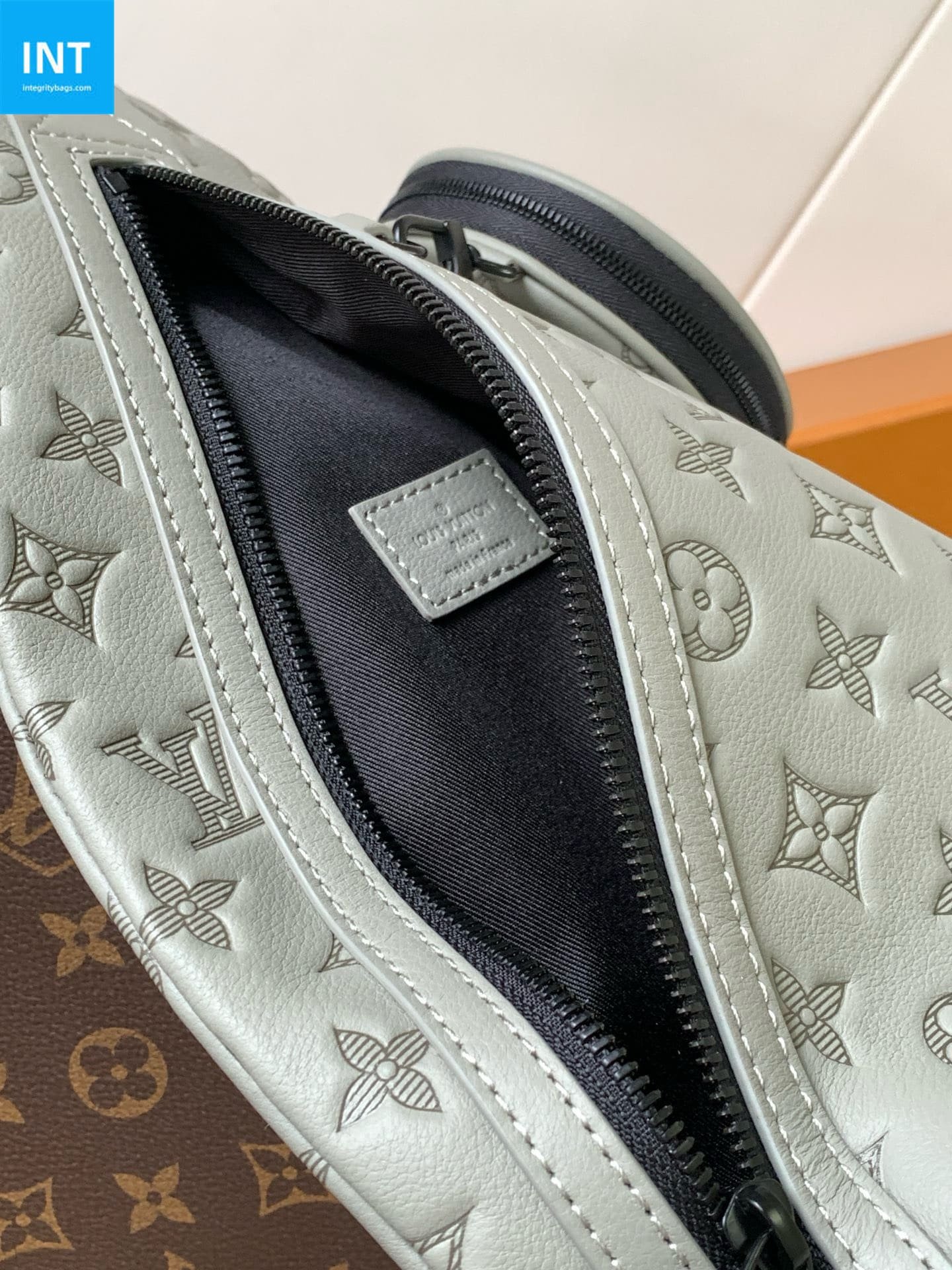 L0vis Vvtt0n M14916 Duo Sling Bag