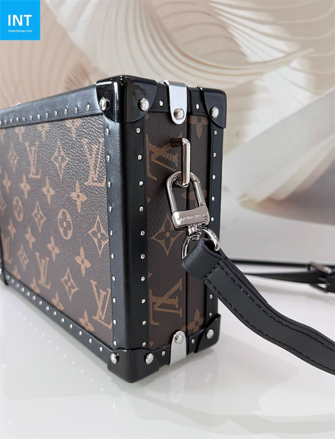 L0vis Vvtt0n M20252 CLUTCH BOX Portable Hard Case