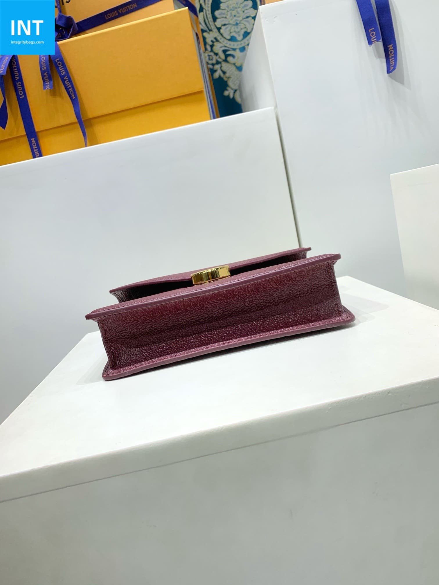 L0vis Vvtt0n M25814 Wallet On Chain Rosy