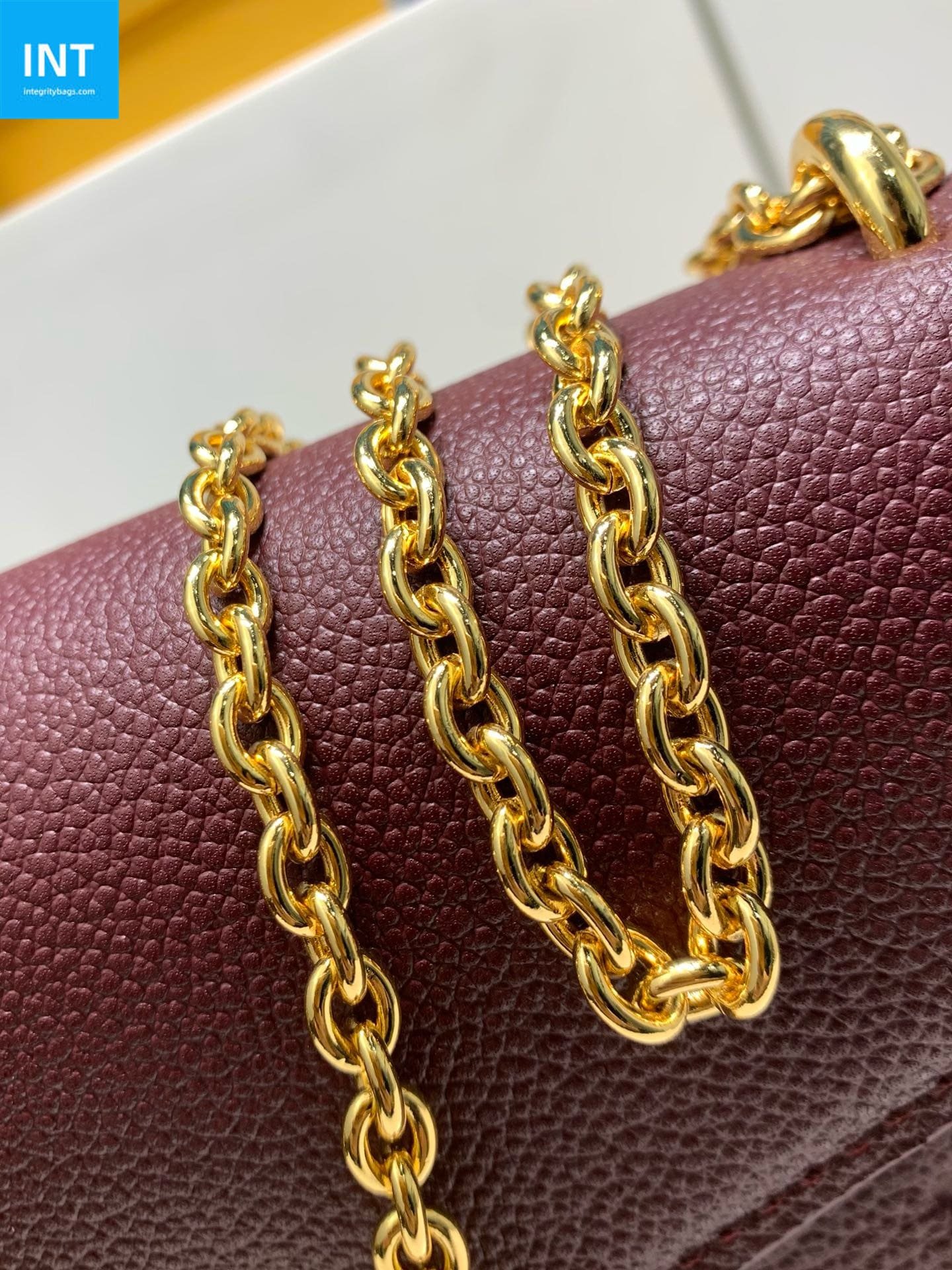 L0vis Vvtt0n M25814 Wallet On Chain Rosy