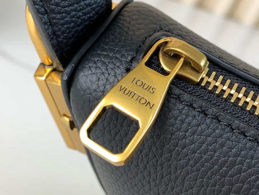 L0vis Vvtt0n M11429 Low Key Bumbag