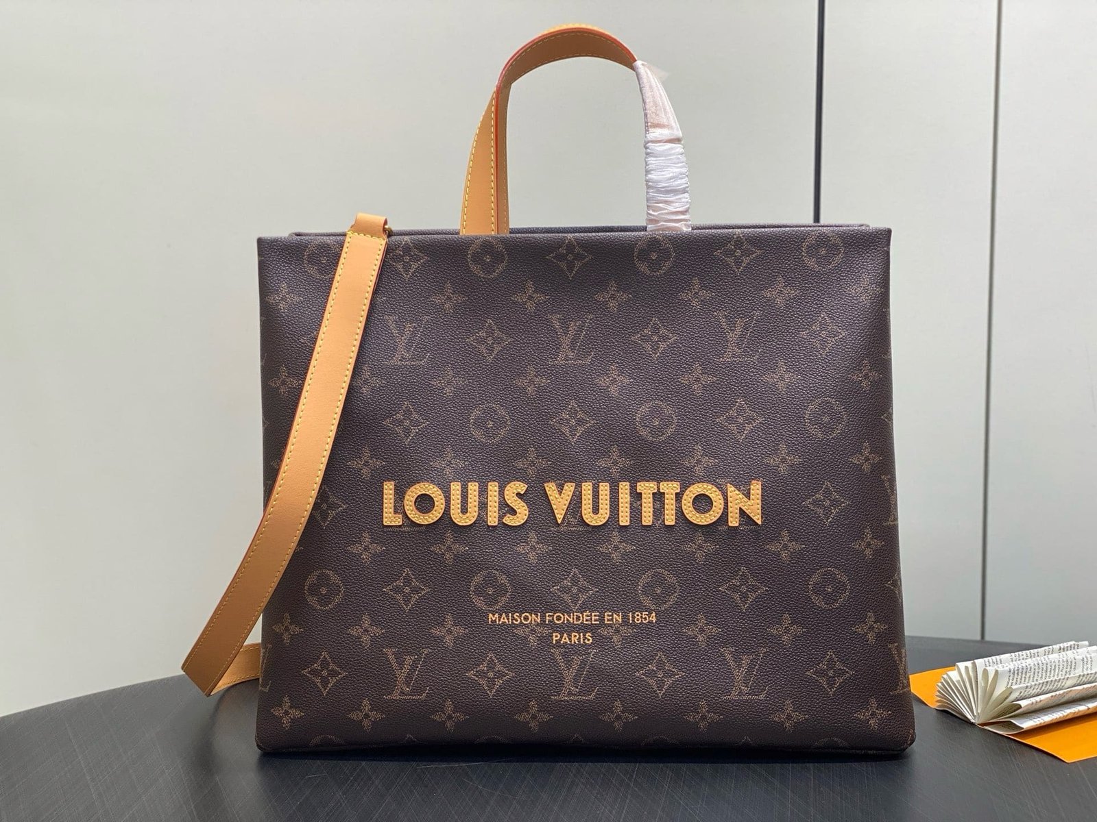 L0vis Vvtt0n M13928 Shopper Tote MM